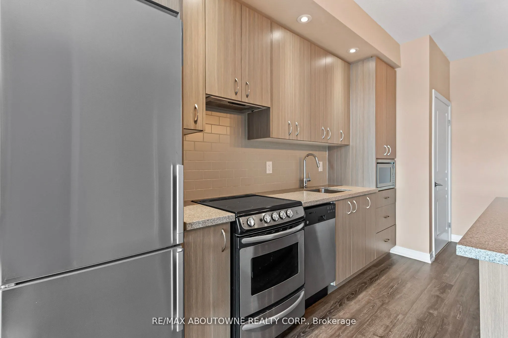 457 Plains Road E, #322