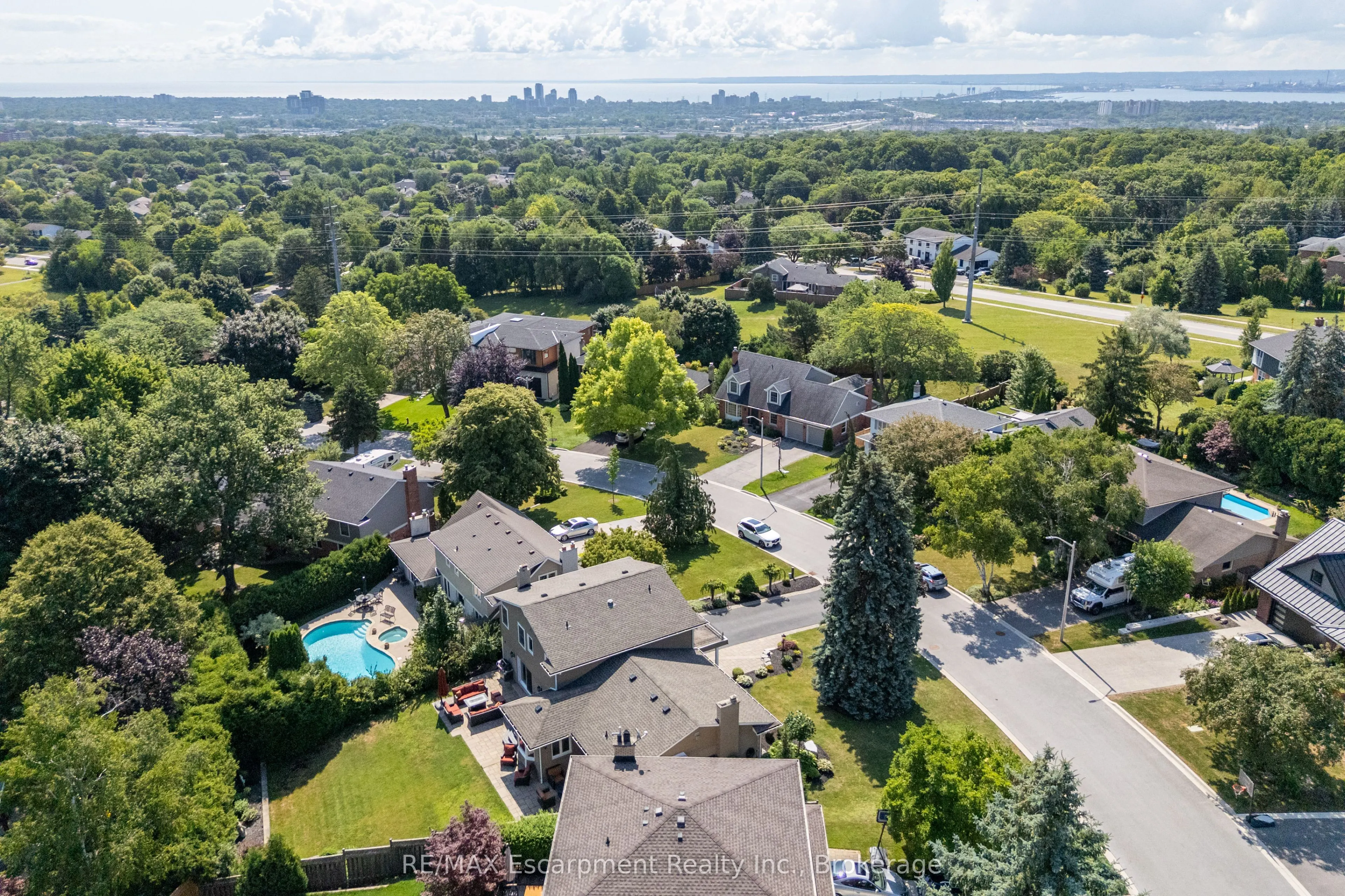 2119 Agincourt Crescent