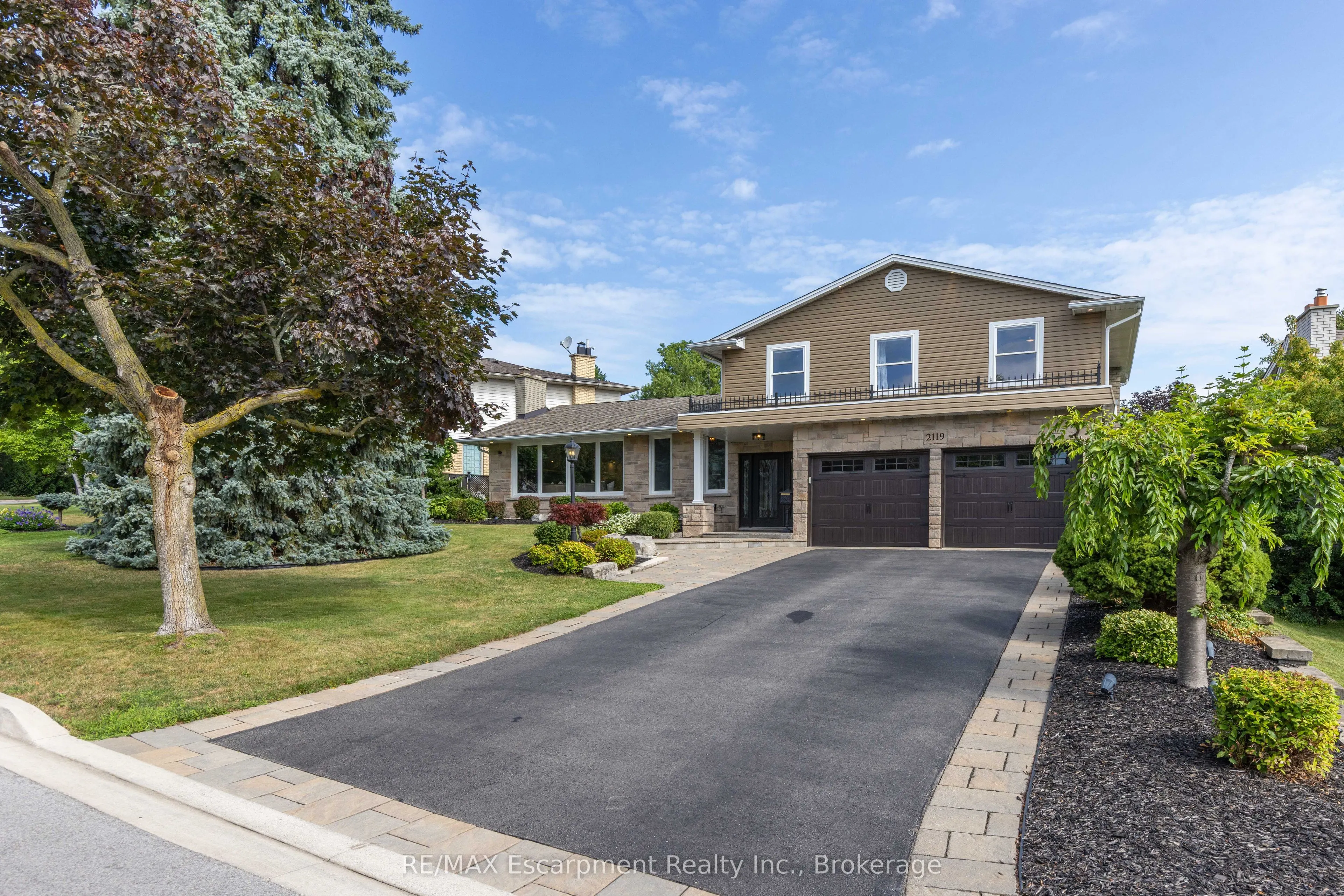2119 Agincourt Crescent