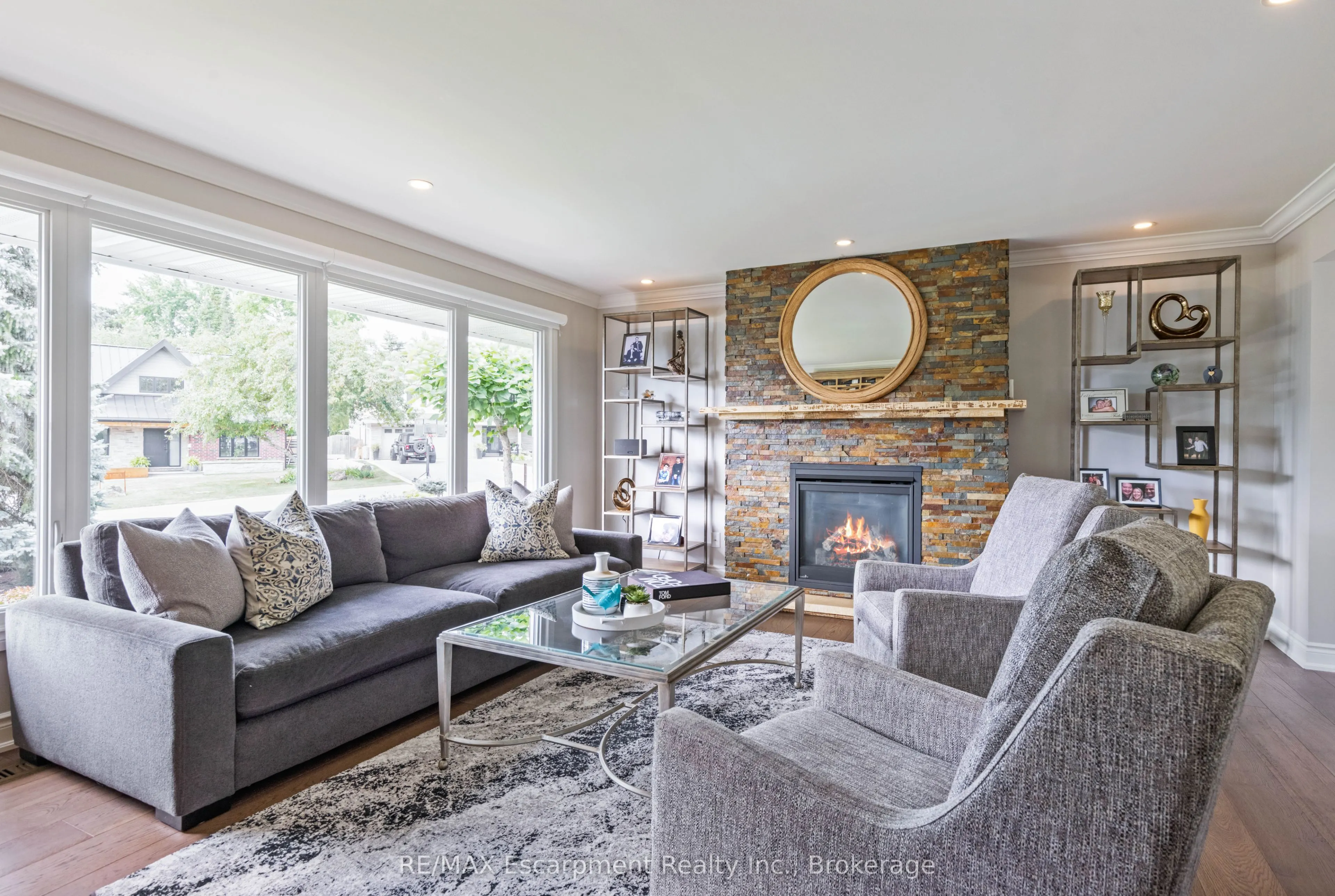 2119 Agincourt Crescent