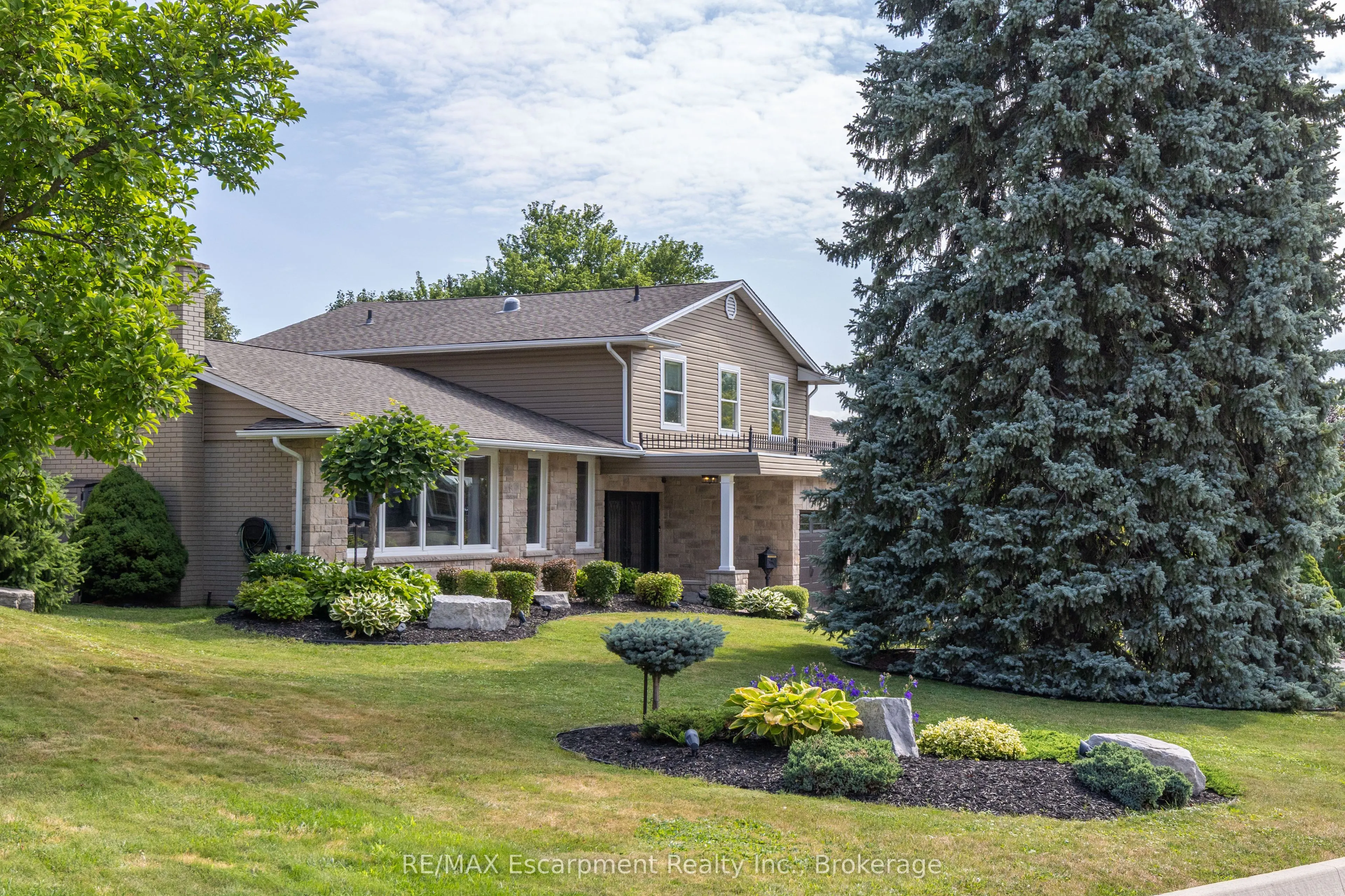 2119 Agincourt Crescent