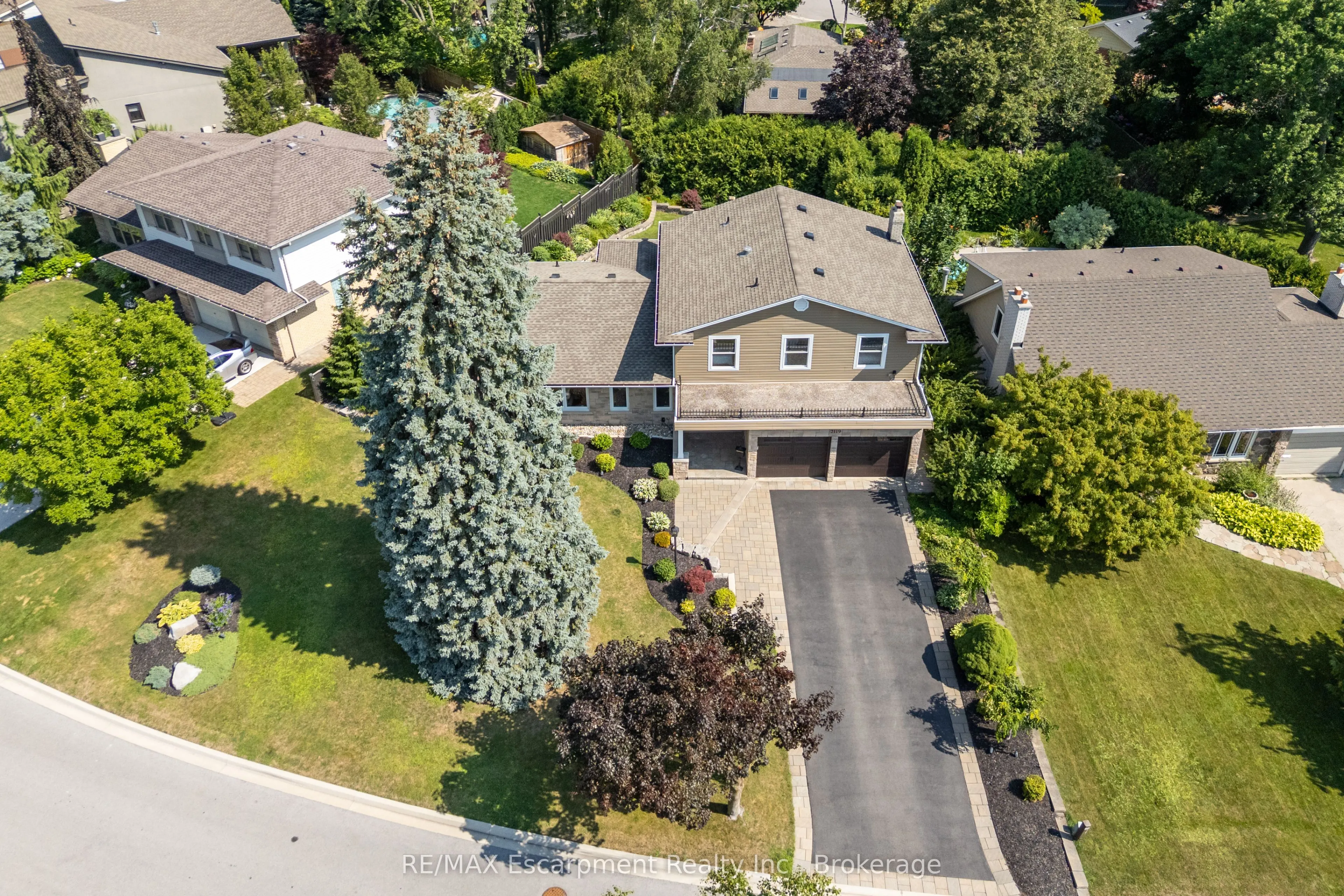 2119 Agincourt Crescent