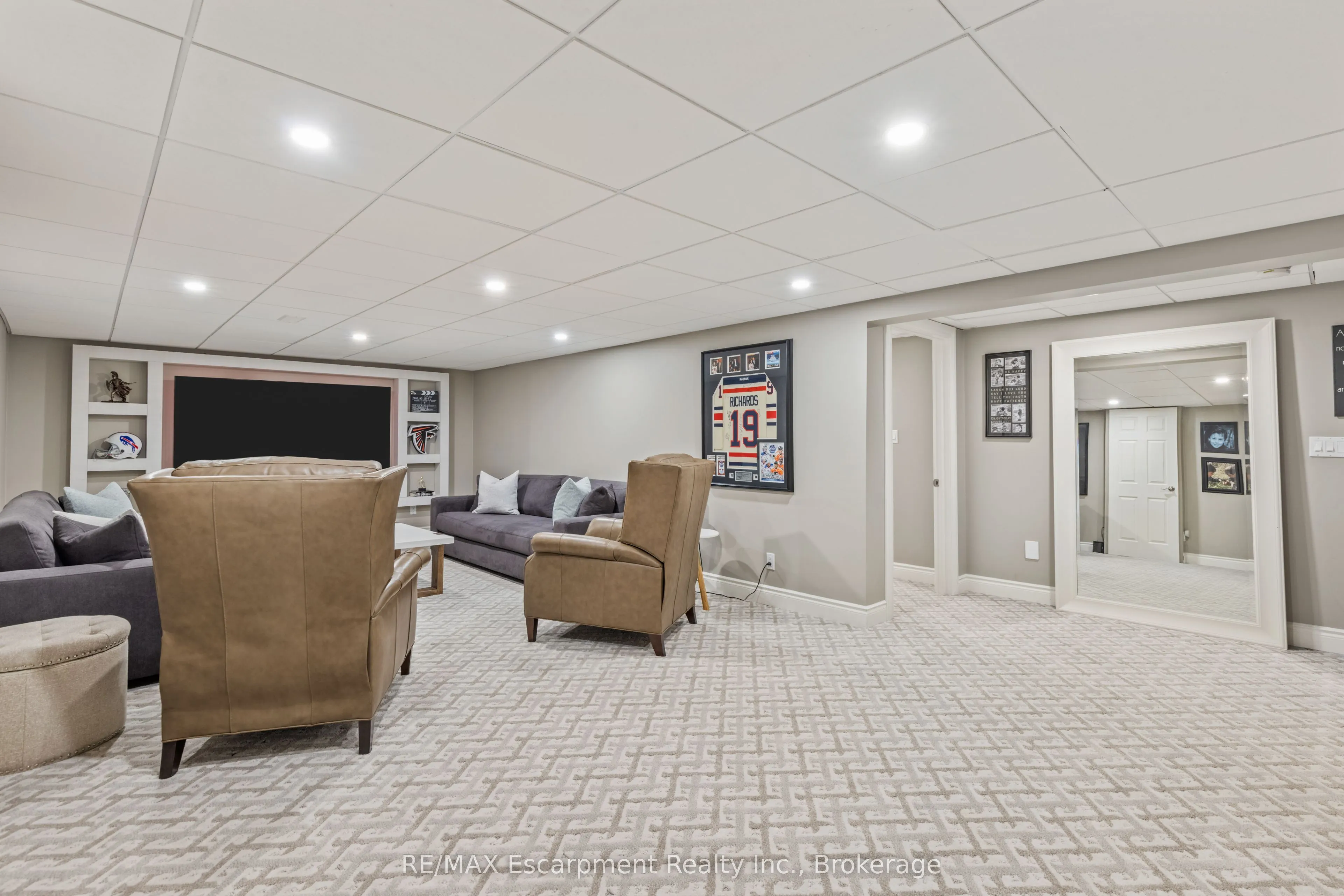 2119 Agincourt Crescent