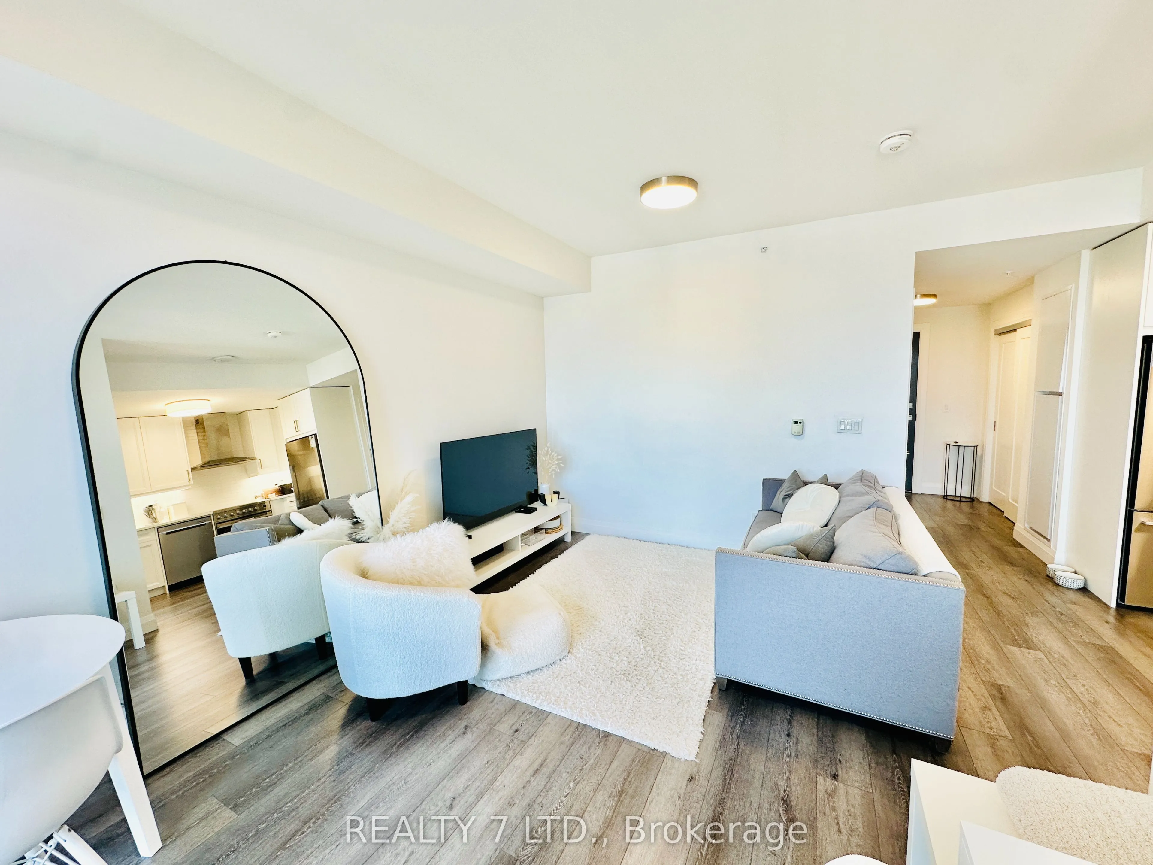 500 Brock Avenue N, #1701