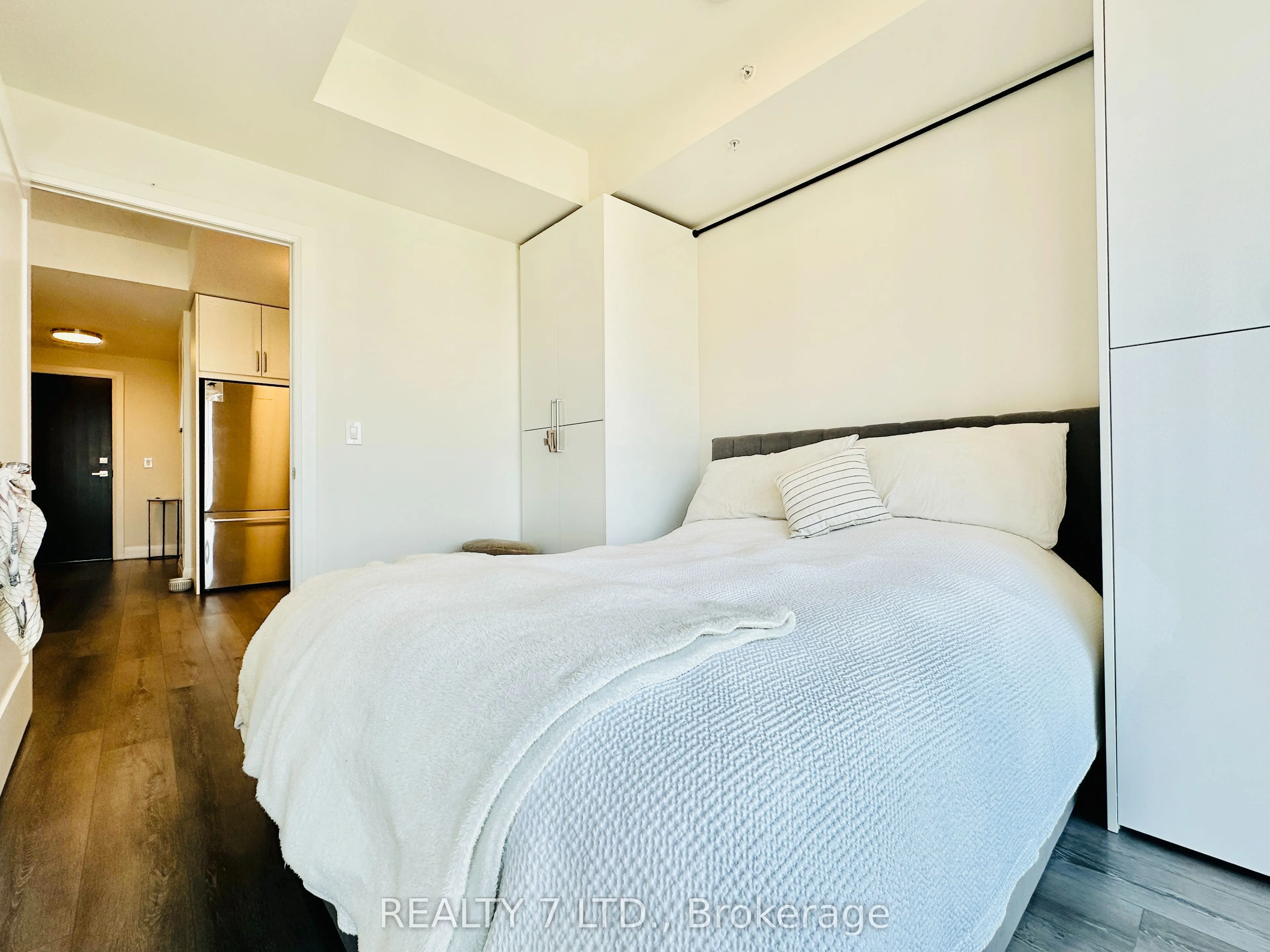 500 Brock Avenue N, #1701