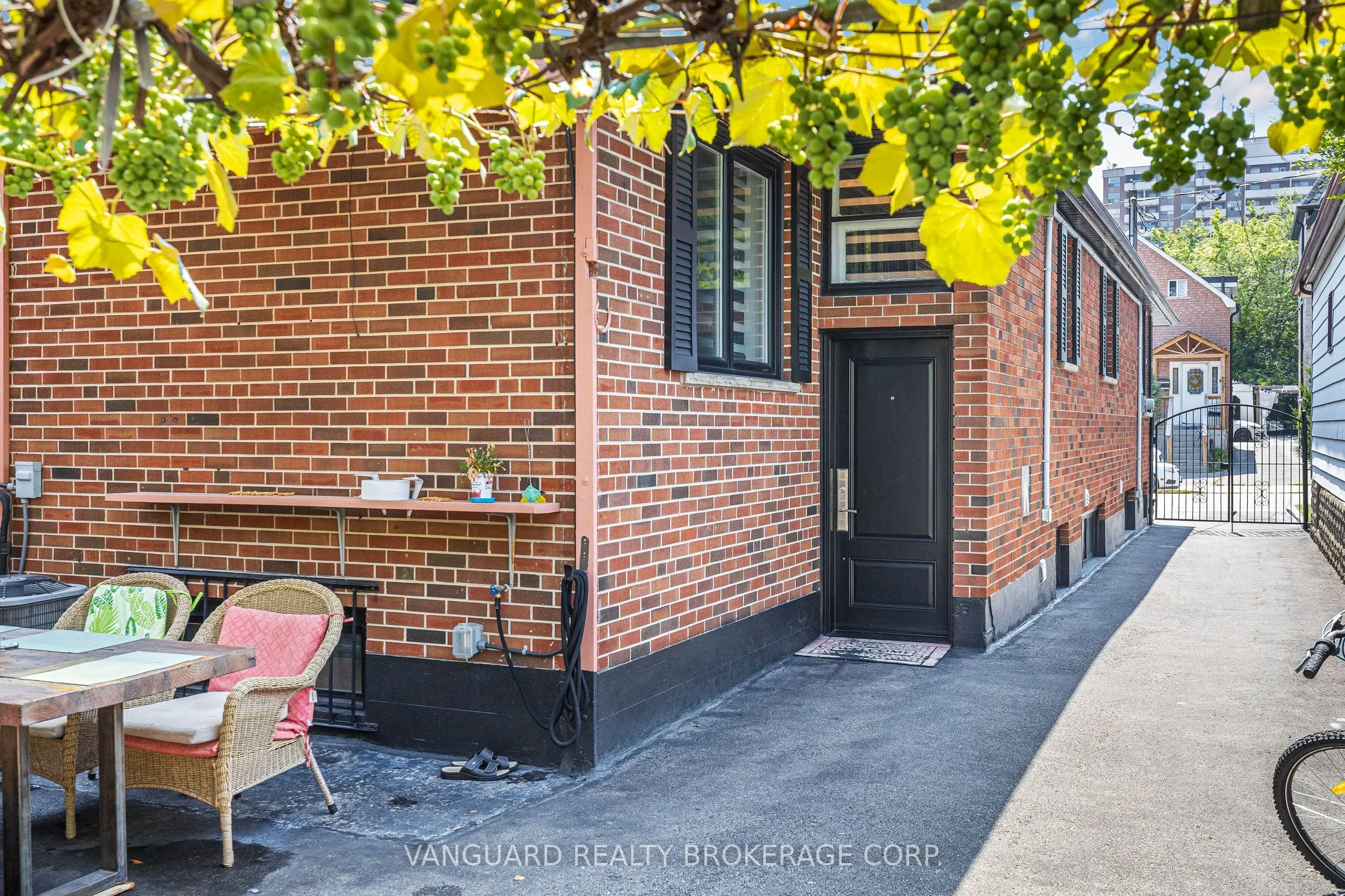 220 Belgravia Avenue