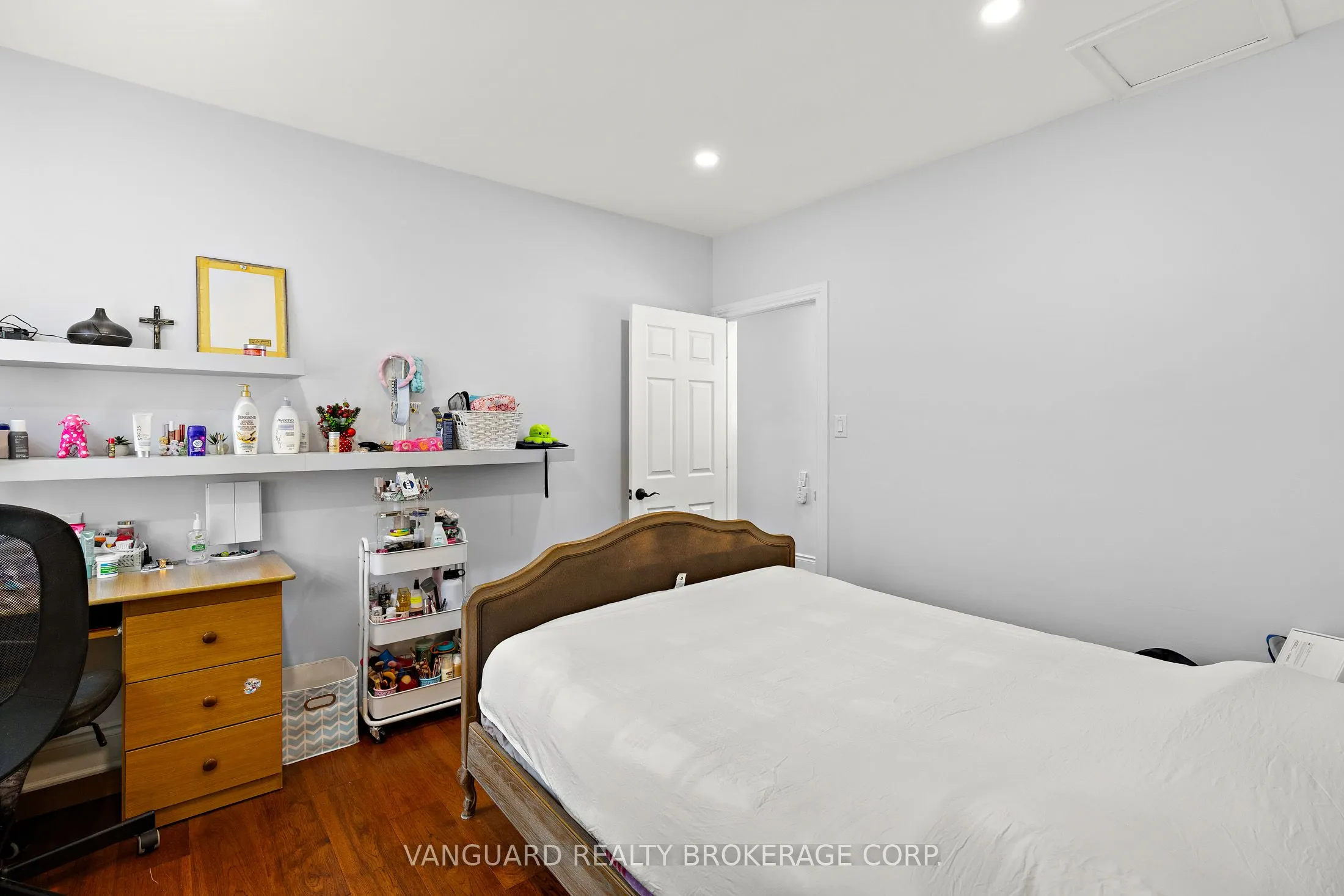220 Belgravia Avenue