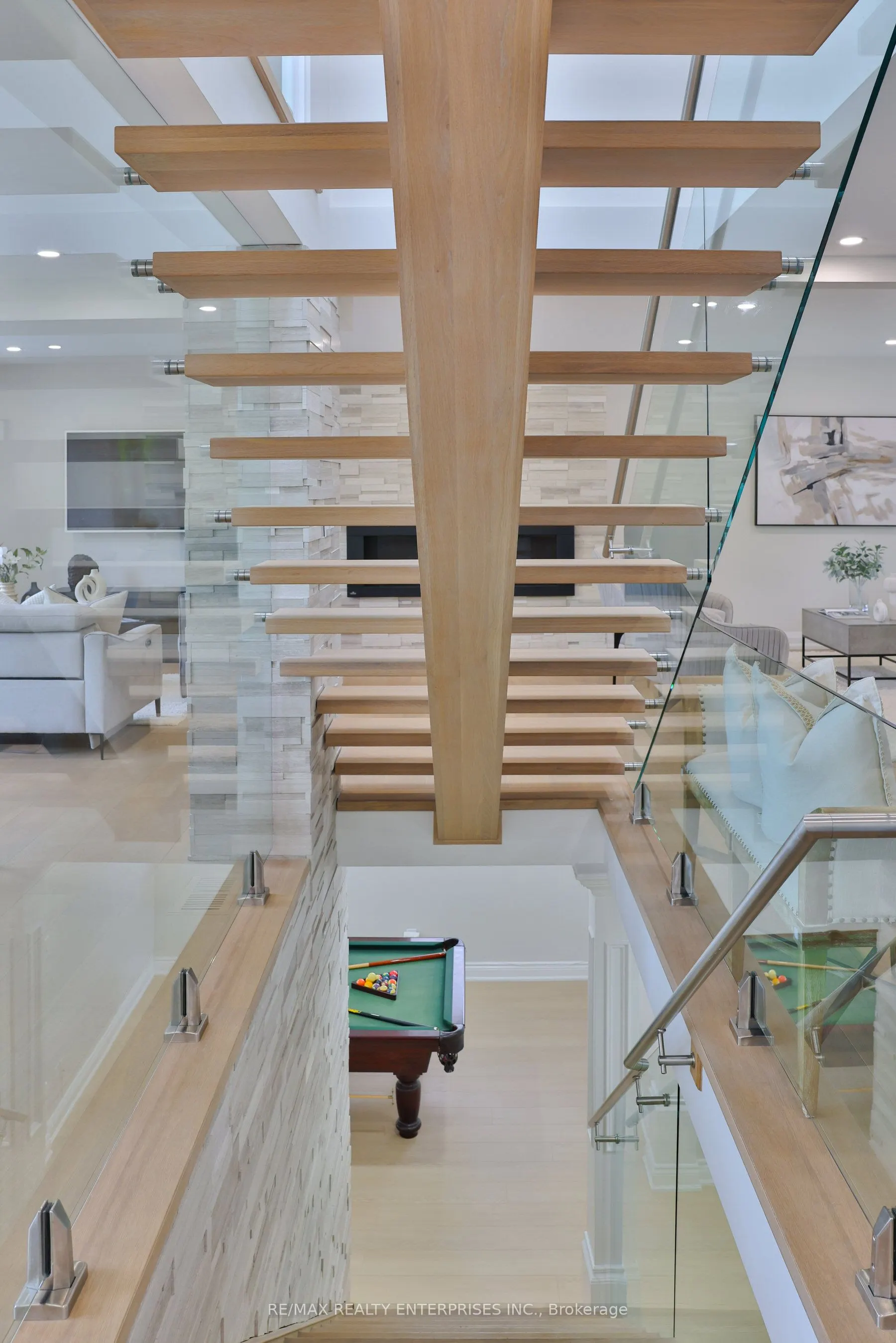 1215 Indian Road