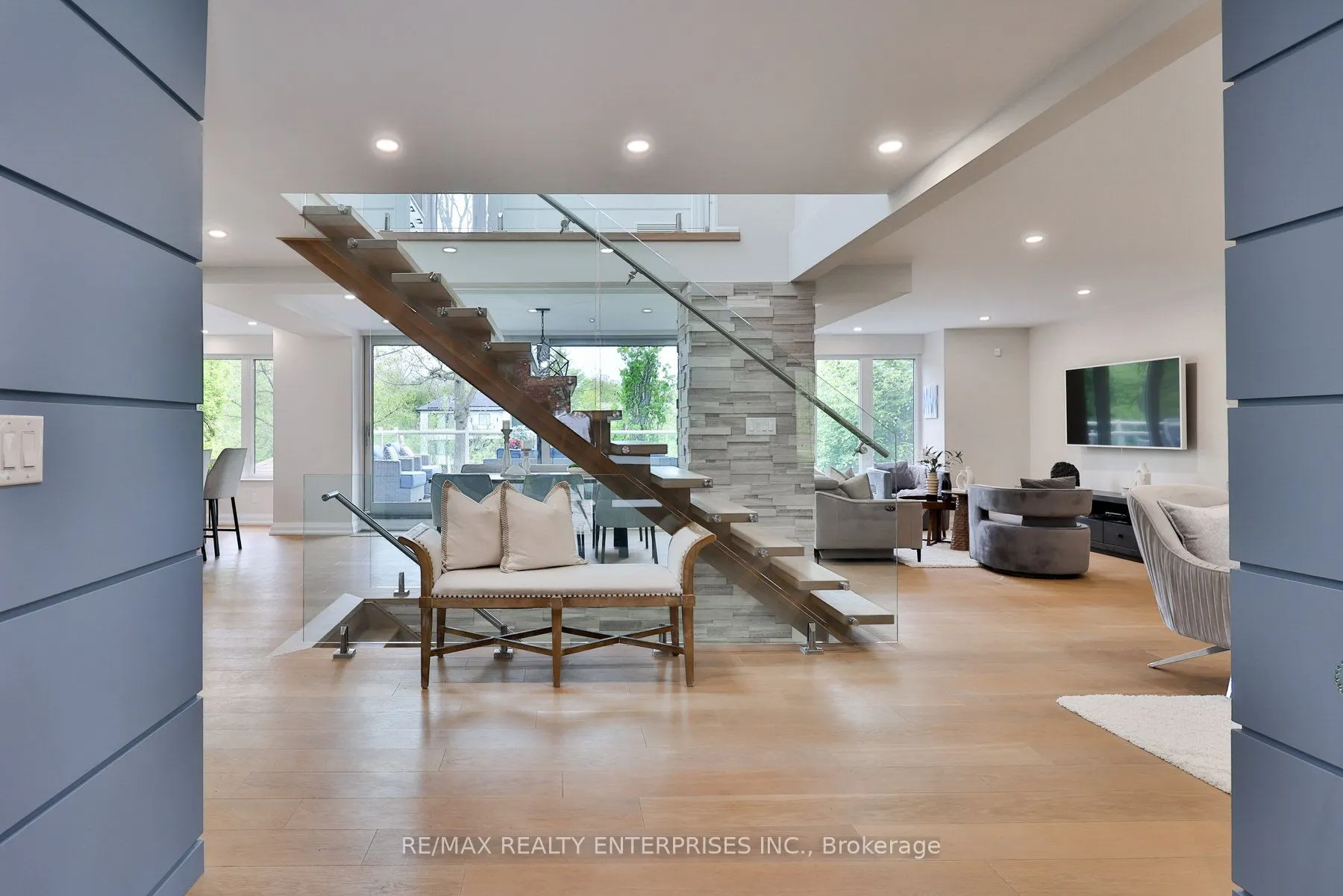 1215 Indian Road