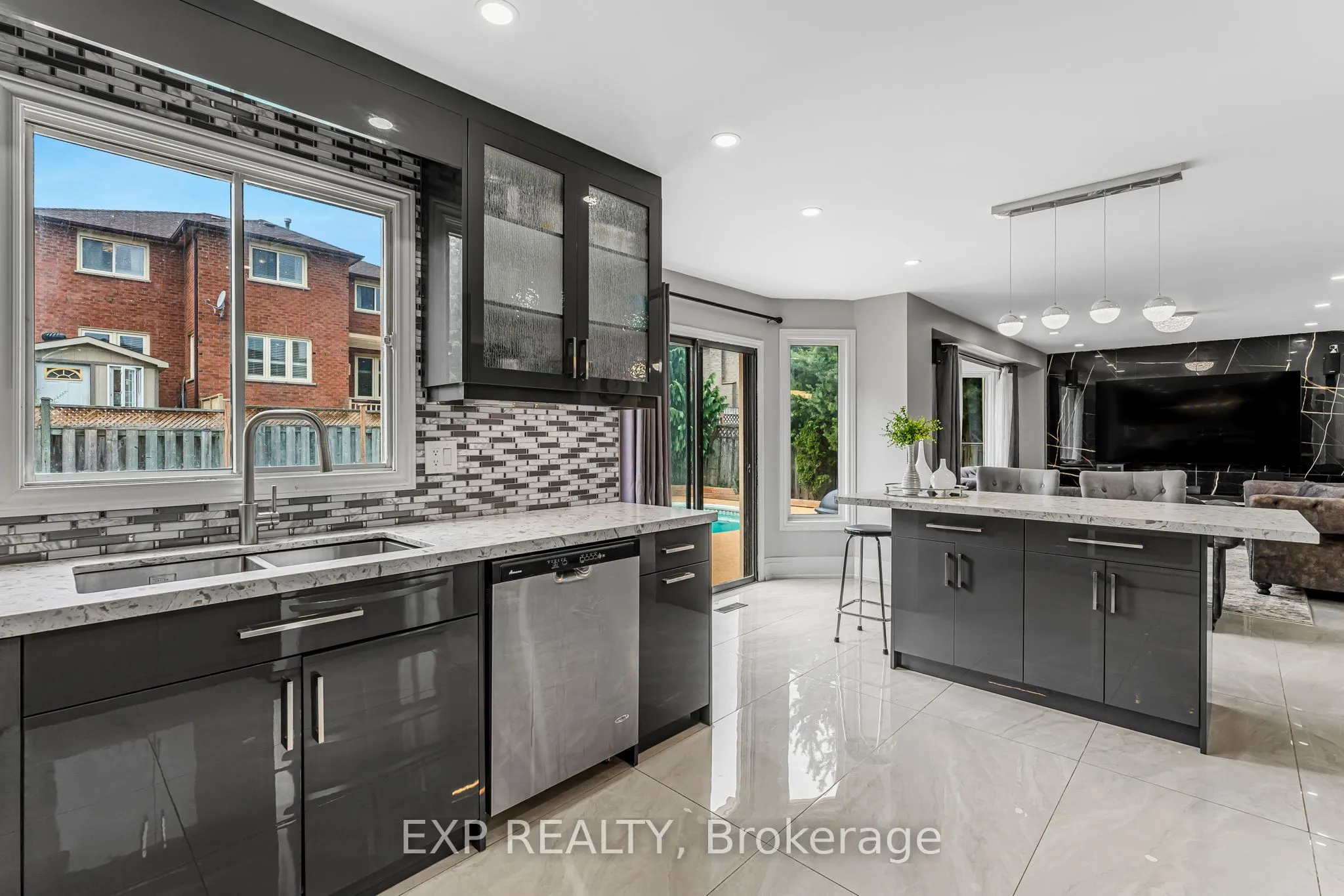 1221 Creekside Drive