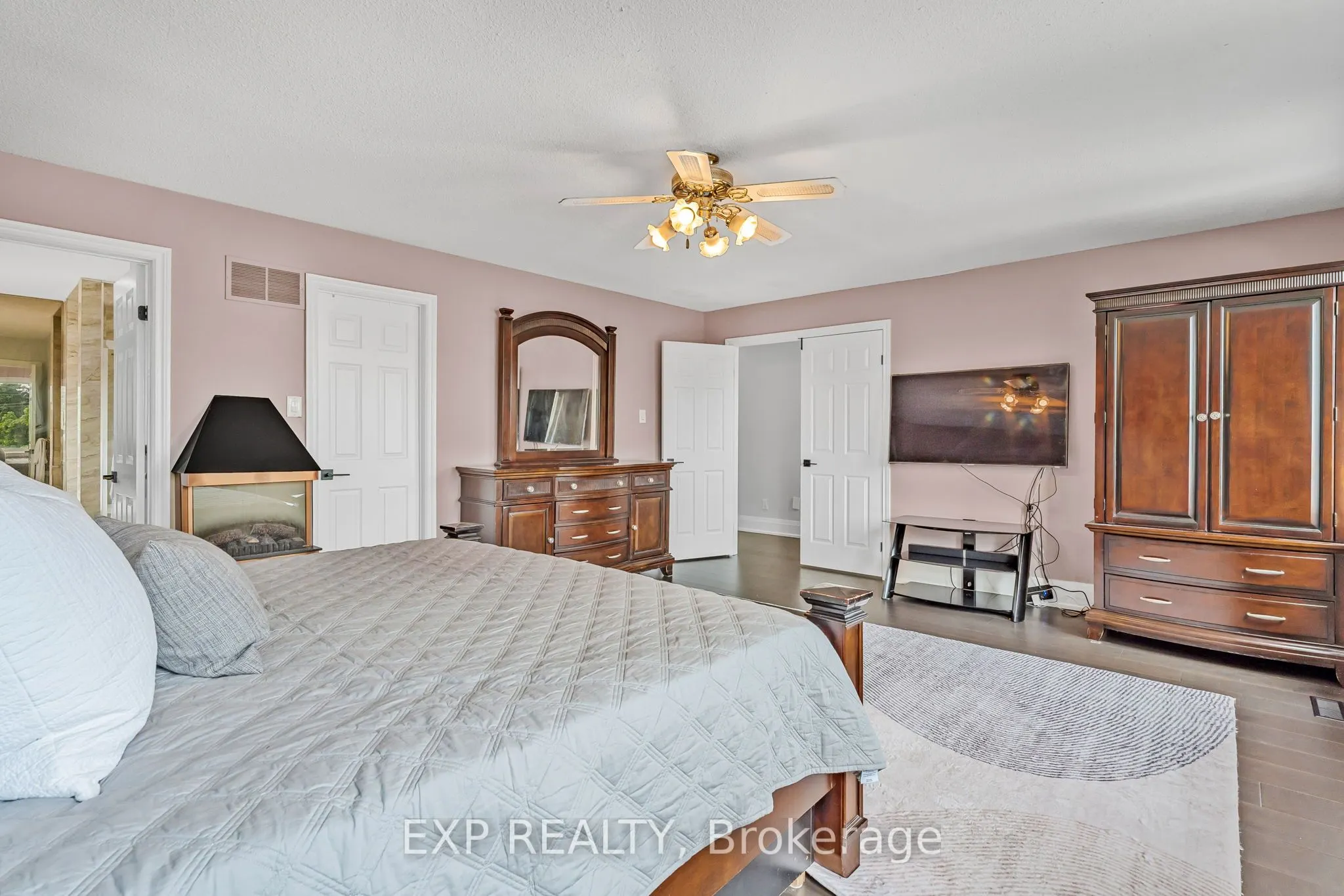 1221 Creekside Drive