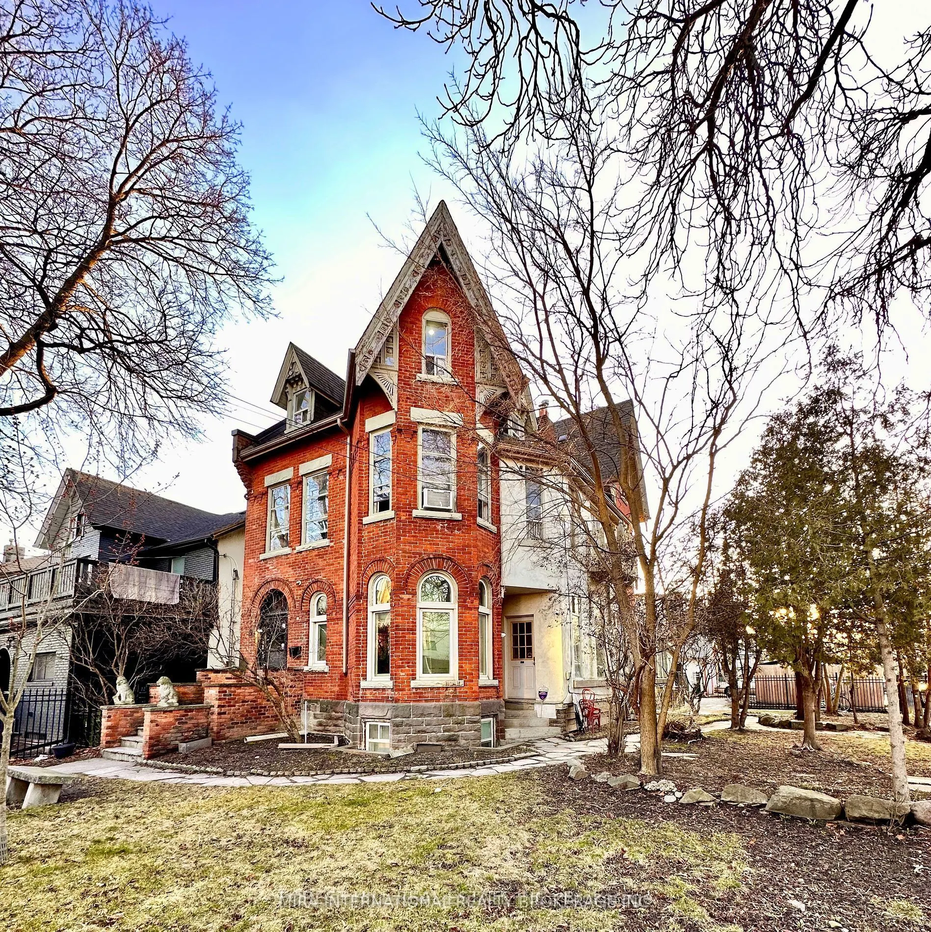 60 Brock Avenue, #B2