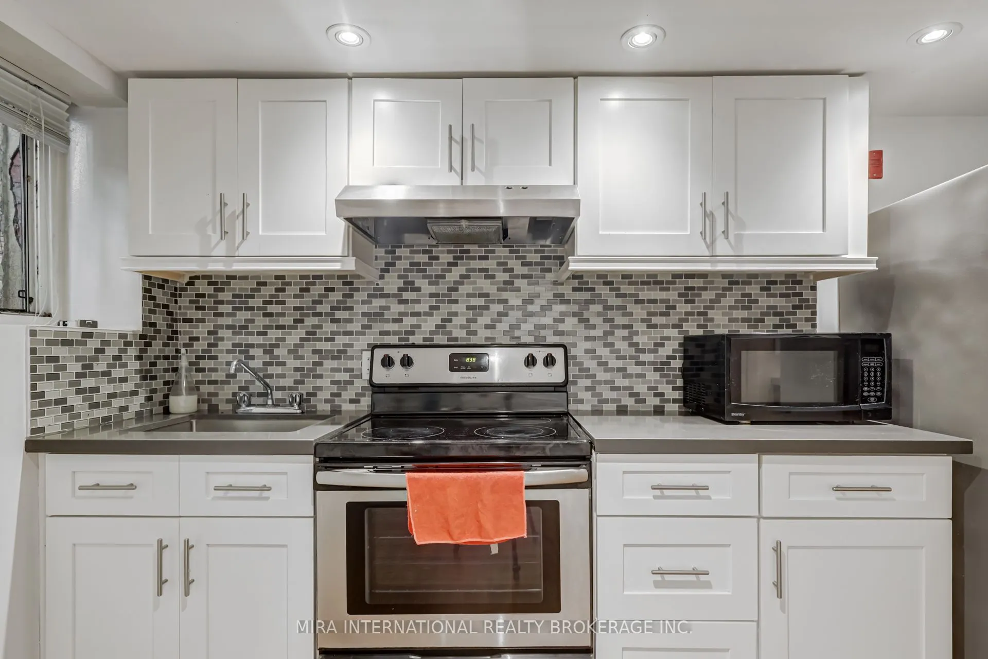 11 Laxton Avenue #B3