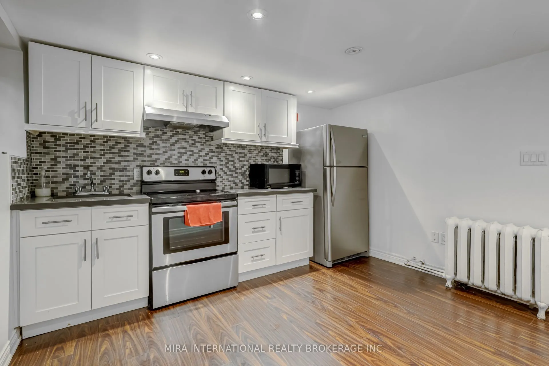 11 Laxton Avenue #B3