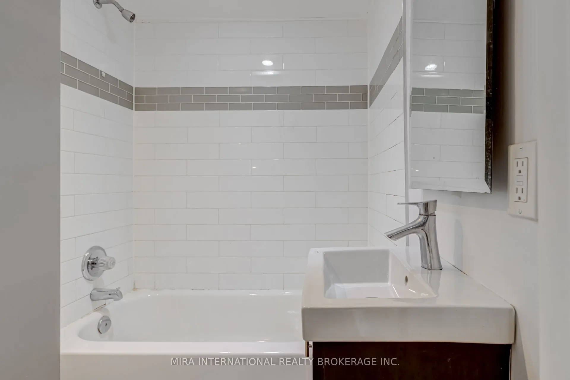 11 Laxton Avenue #B3