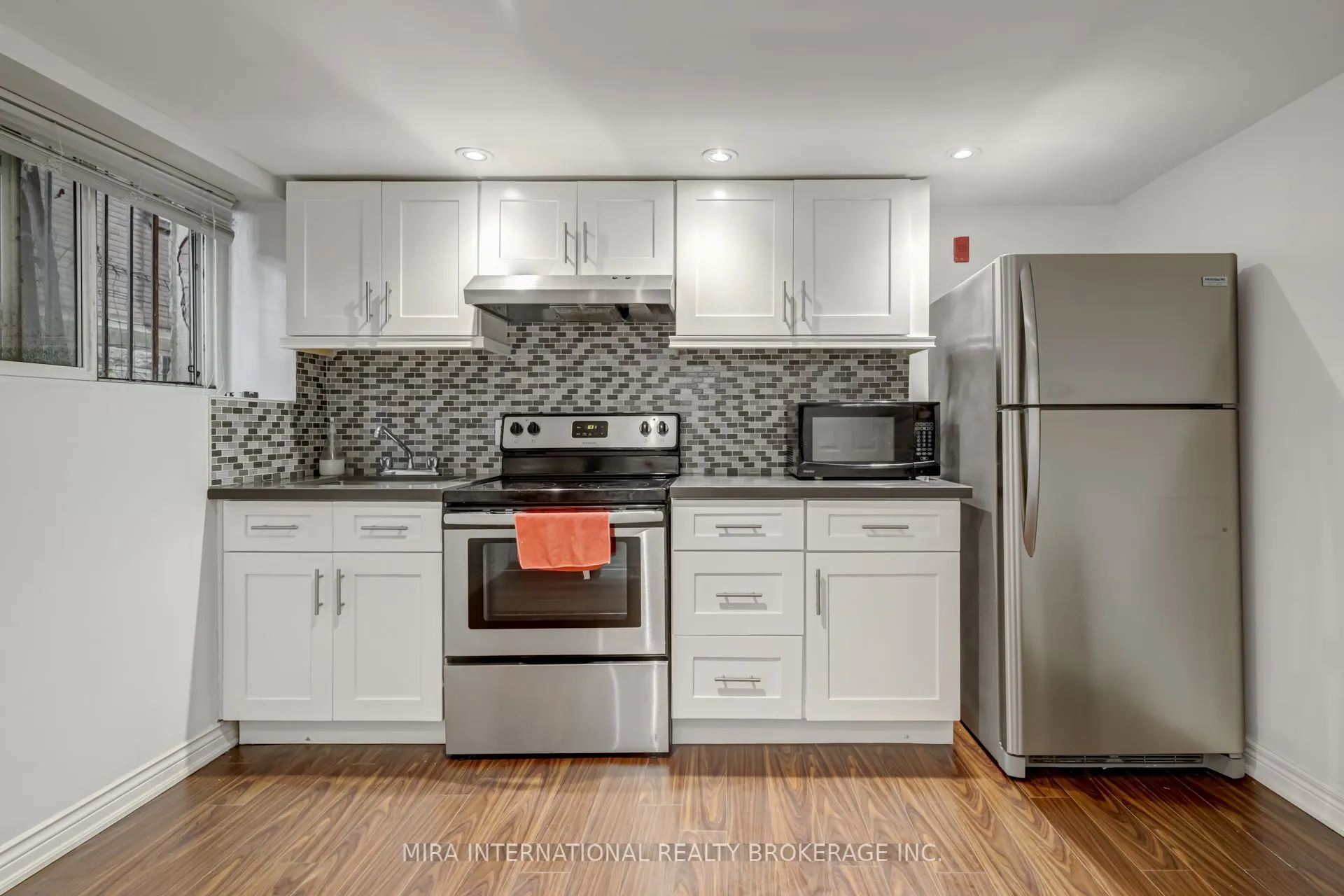 11 Laxton Avenue #B3