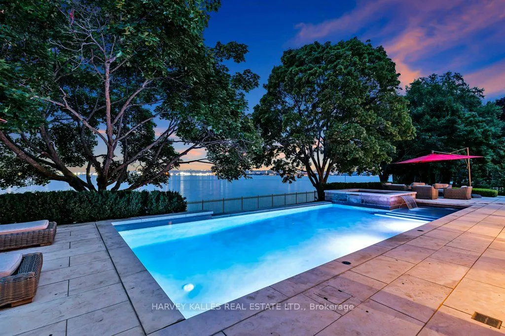90 Oaklands Park Court