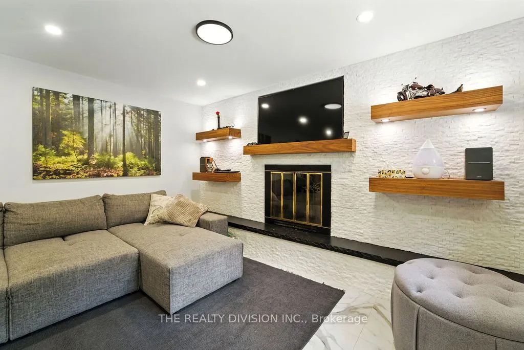 1238 De Quincy Crescent