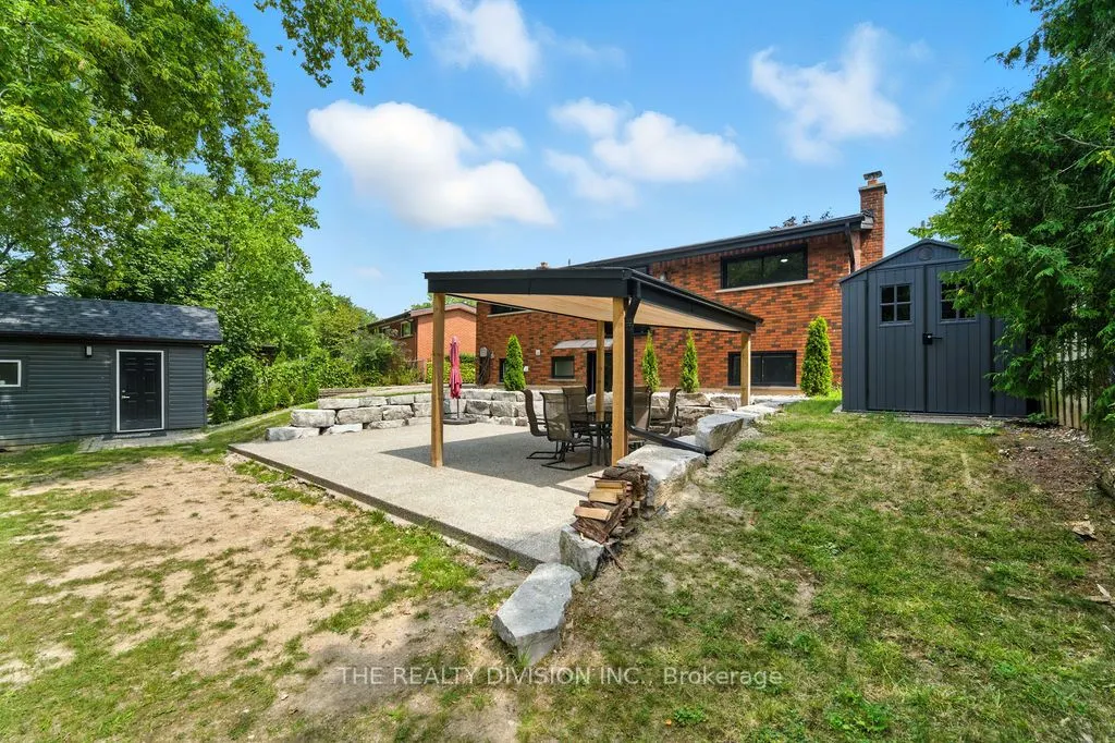 1238 De Quincy Crescent
