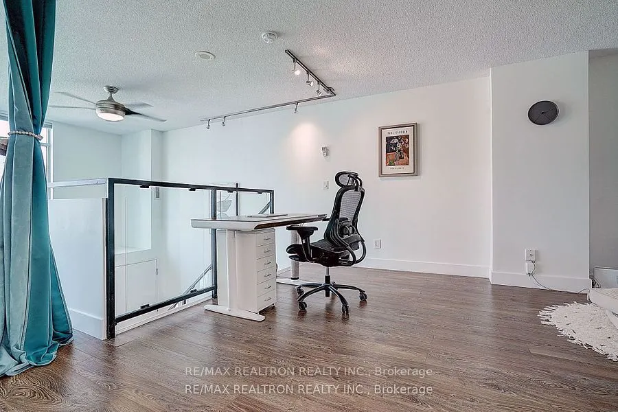 250 Manitoba Street, #PH 802