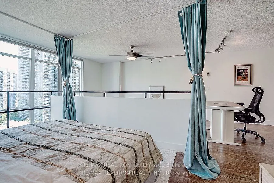 250 Manitoba Street, #PH 802
