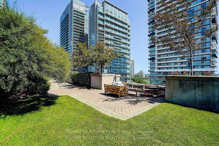 250 Manitoba Street, #PH 802