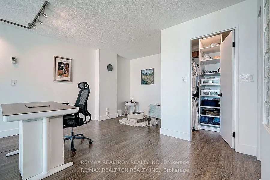 250 Manitoba Street, #PH 802