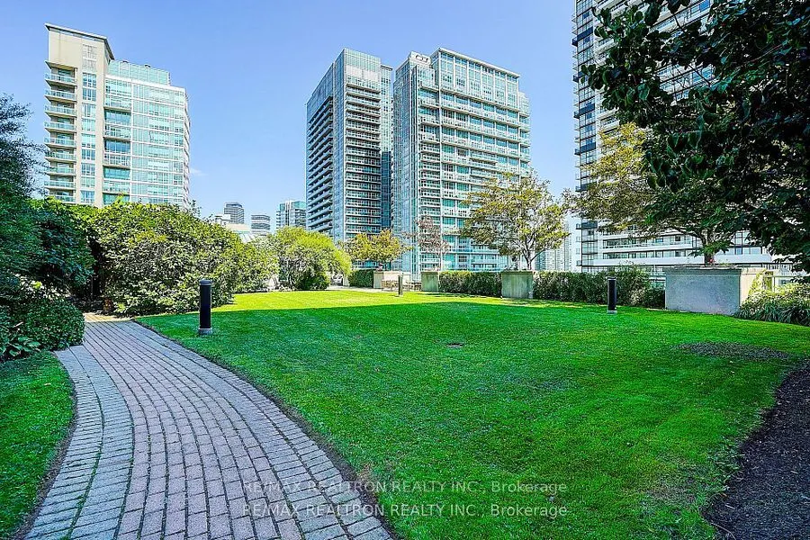 250 Manitoba Street, #PH 802