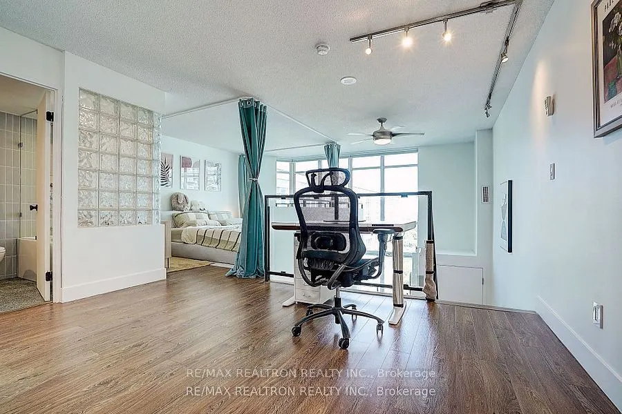 250 Manitoba Street, #PH 802
