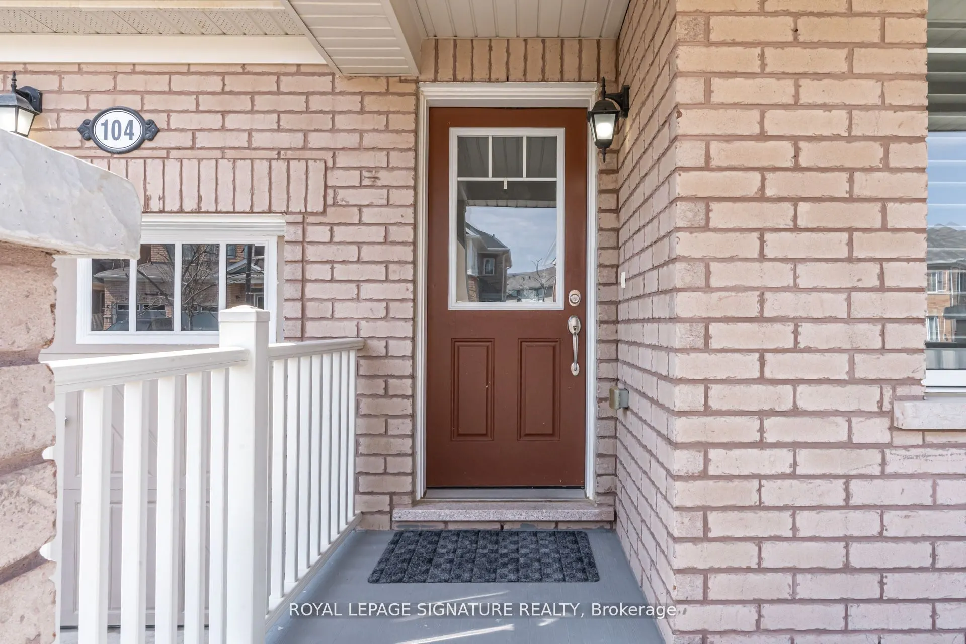 104 Stedford Crescent E