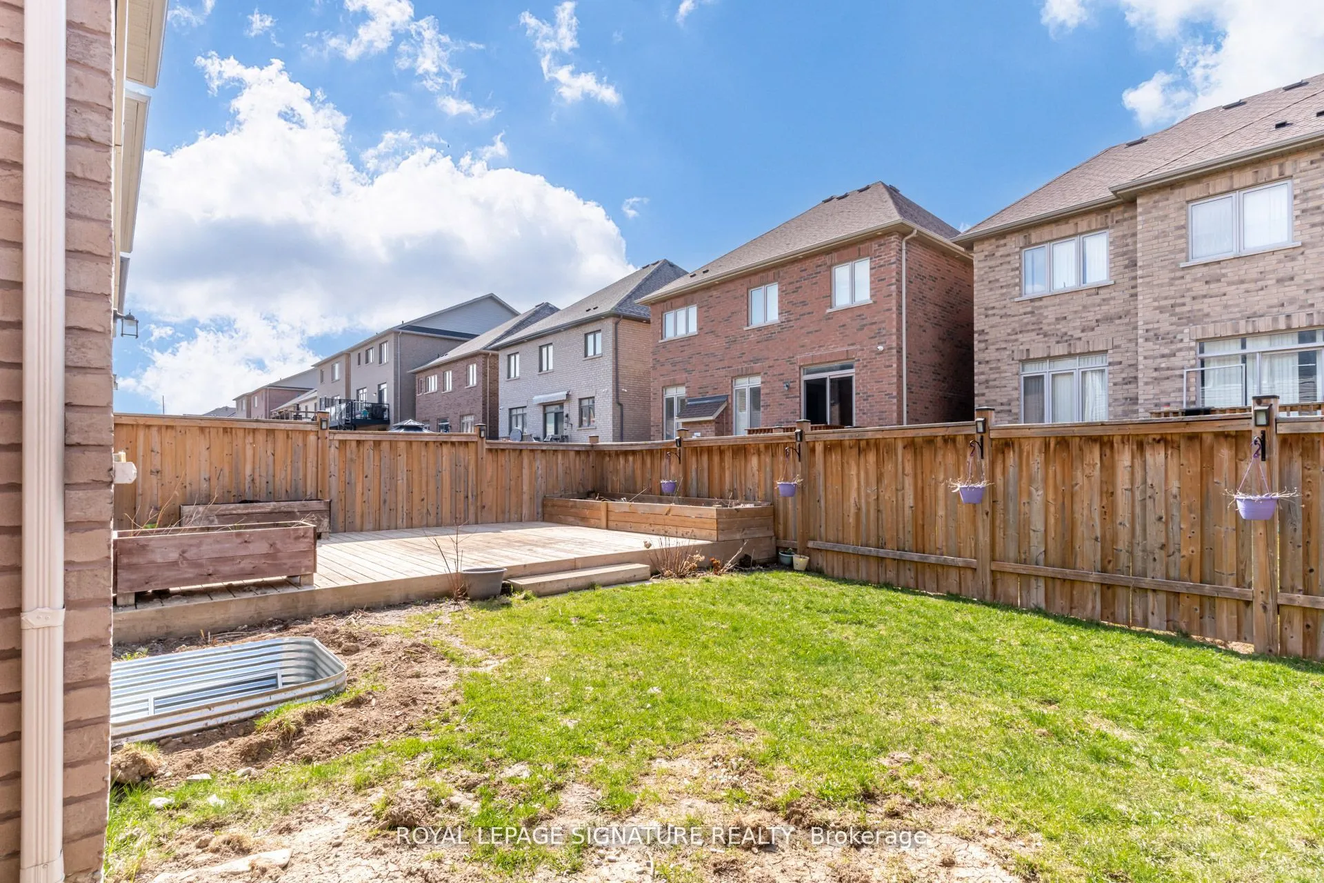 104 Stedford Crescent E