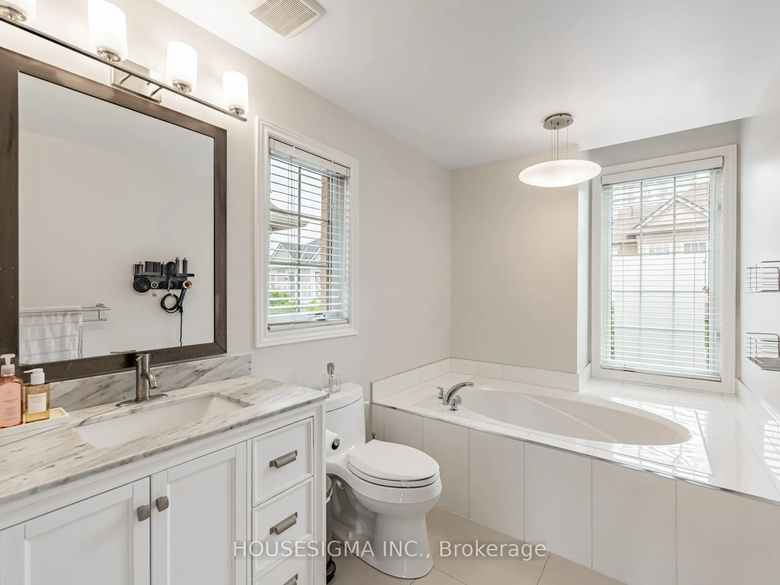 60 Rosewood Avenue, #206