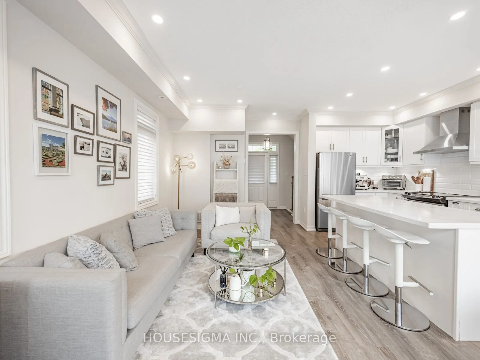 60 Rosewood Avenue, #206