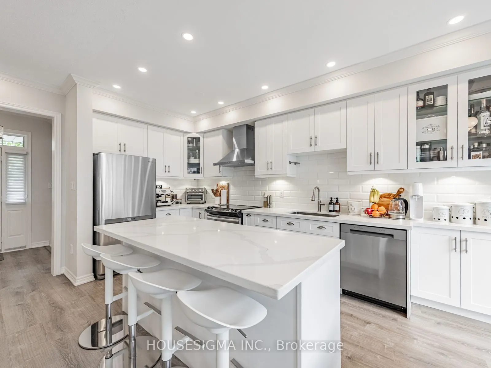 60 Rosewood Avenue, #206