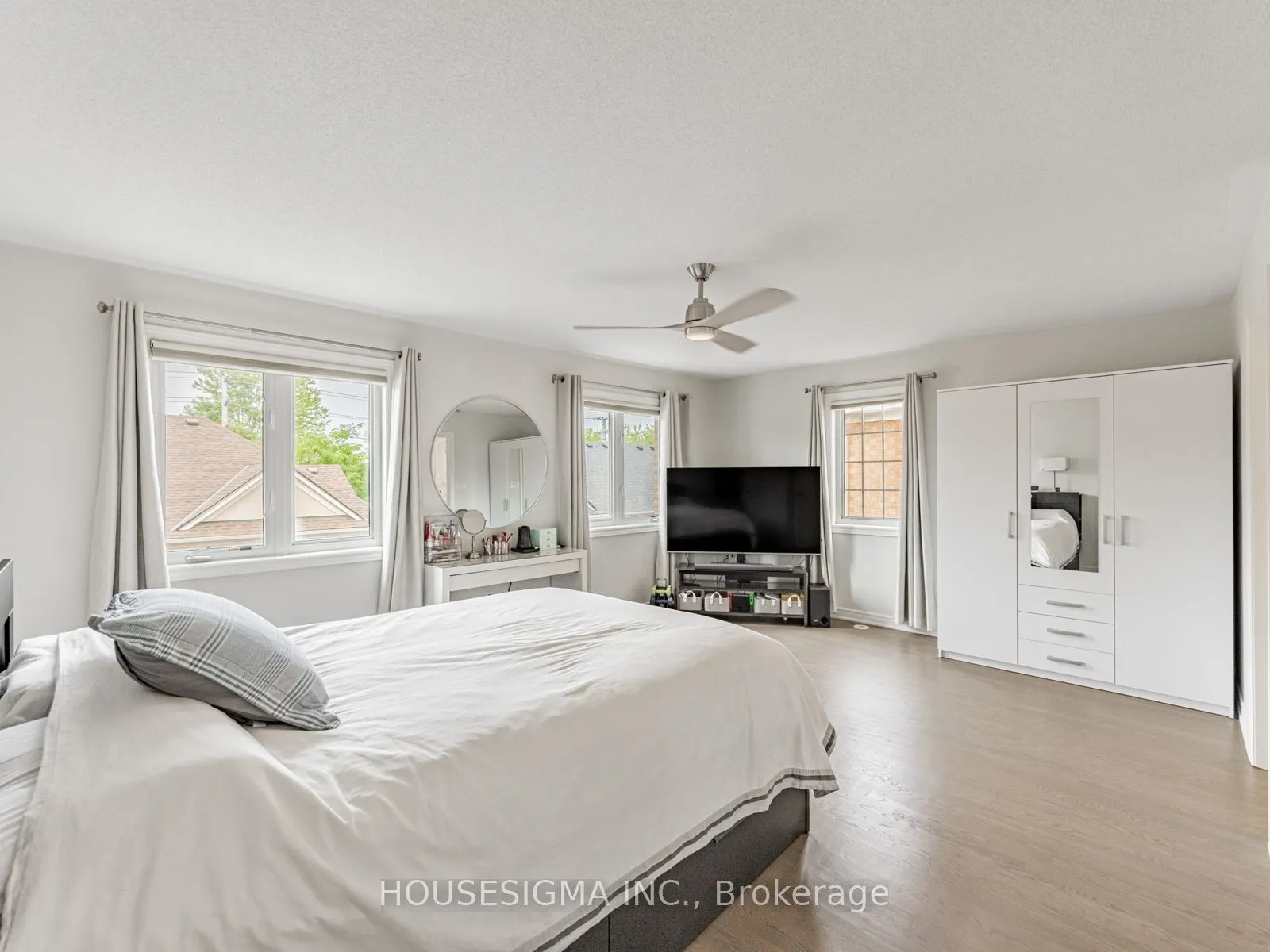 60 Rosewood Avenue, #206