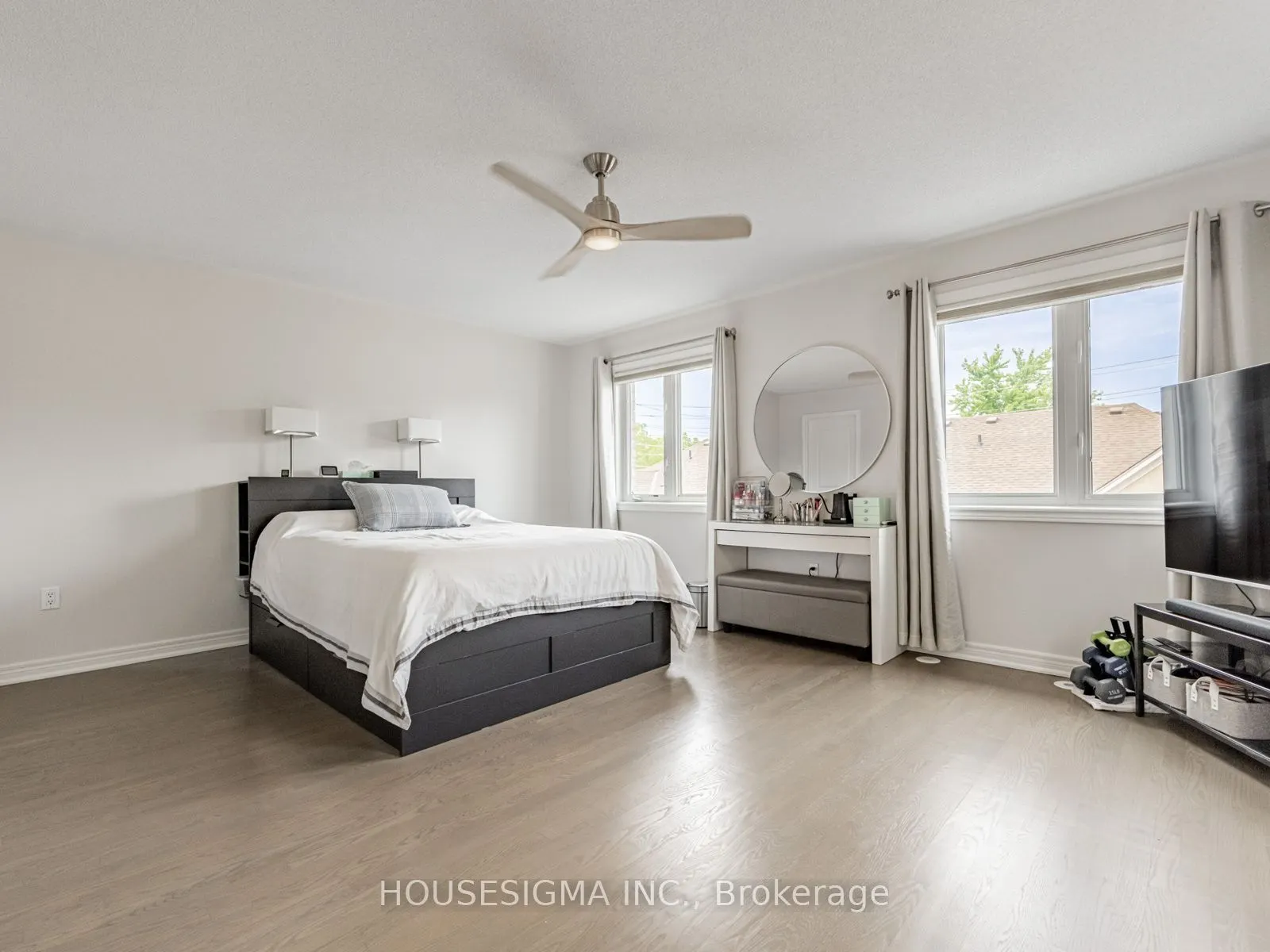 60 Rosewood Avenue, #206