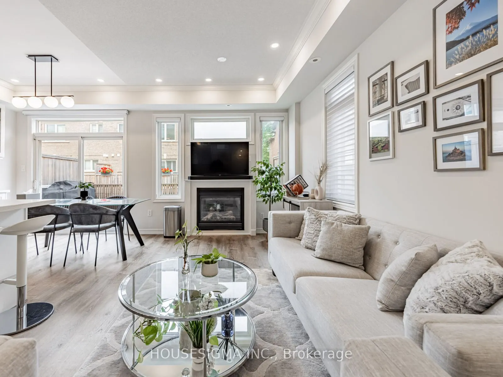60 Rosewood Avenue, #206
