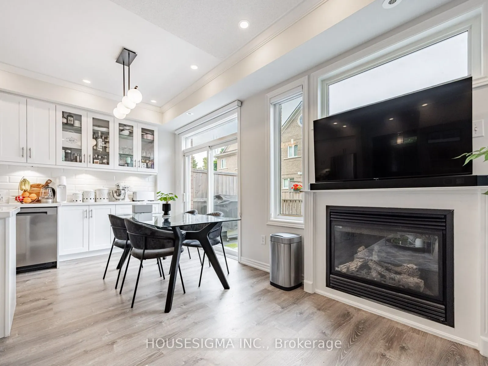 60 Rosewood Avenue, #206