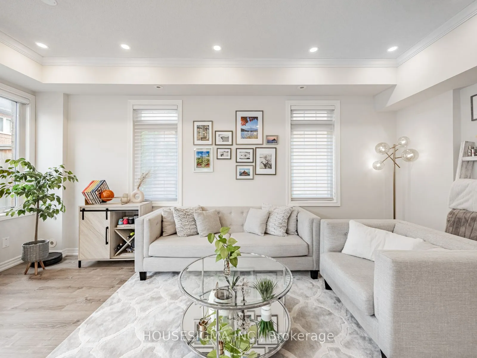 60 Rosewood Avenue, #206