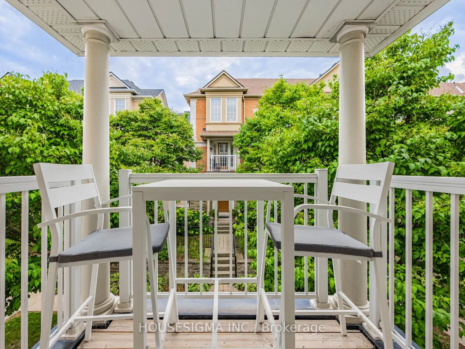 60 Rosewood Avenue, #206