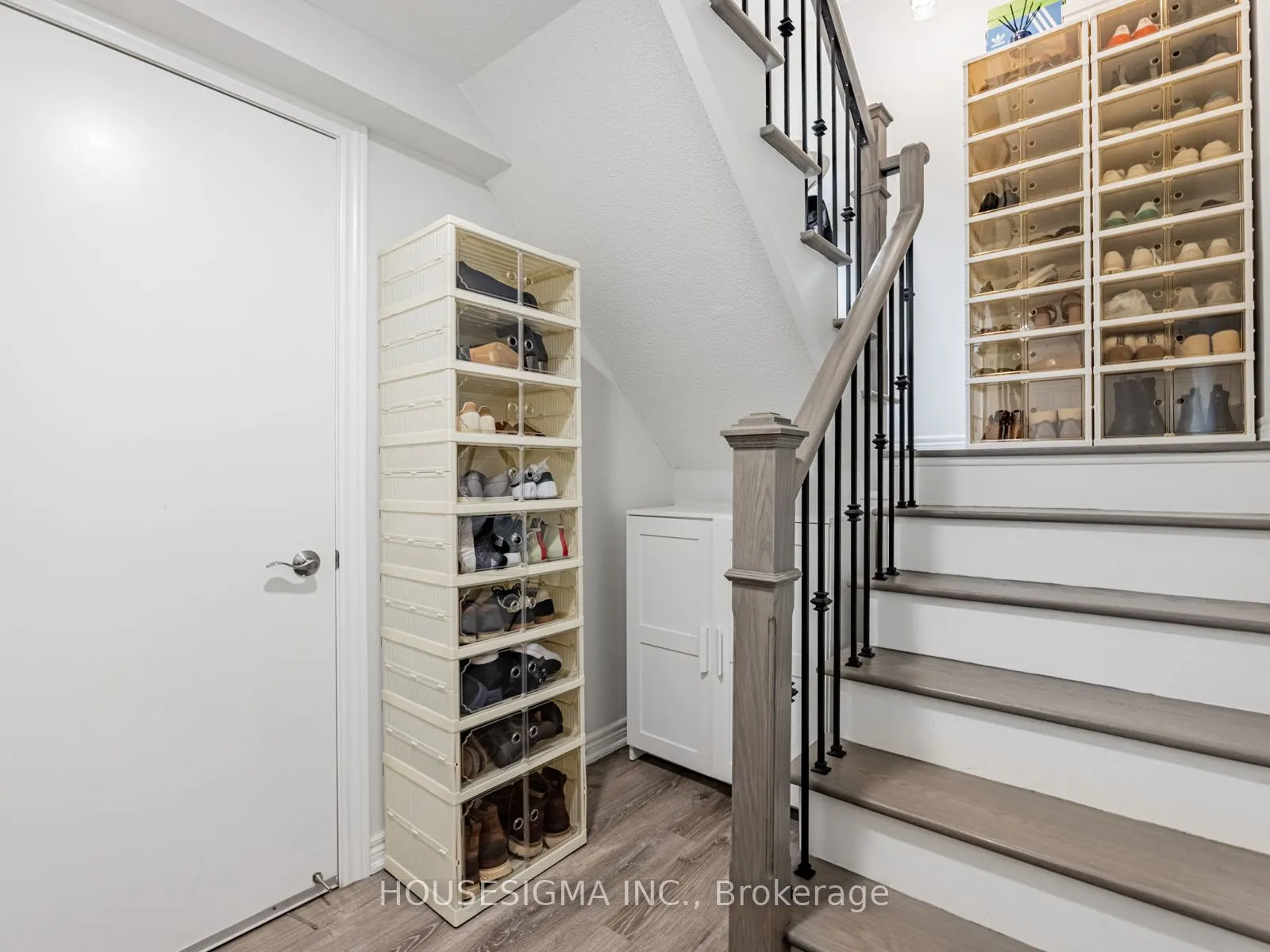 60 Rosewood Avenue, #206