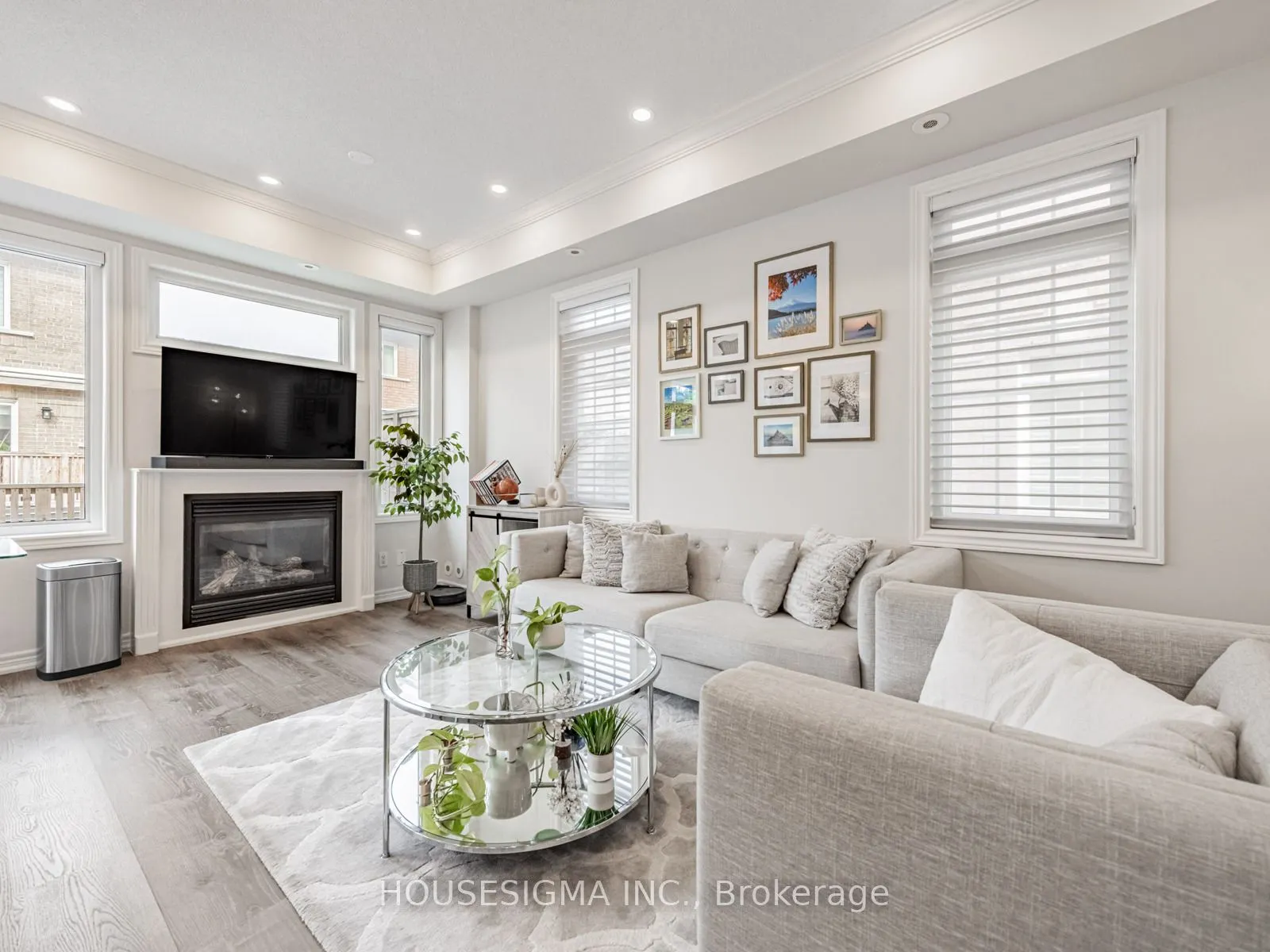 60 Rosewood Avenue, #206