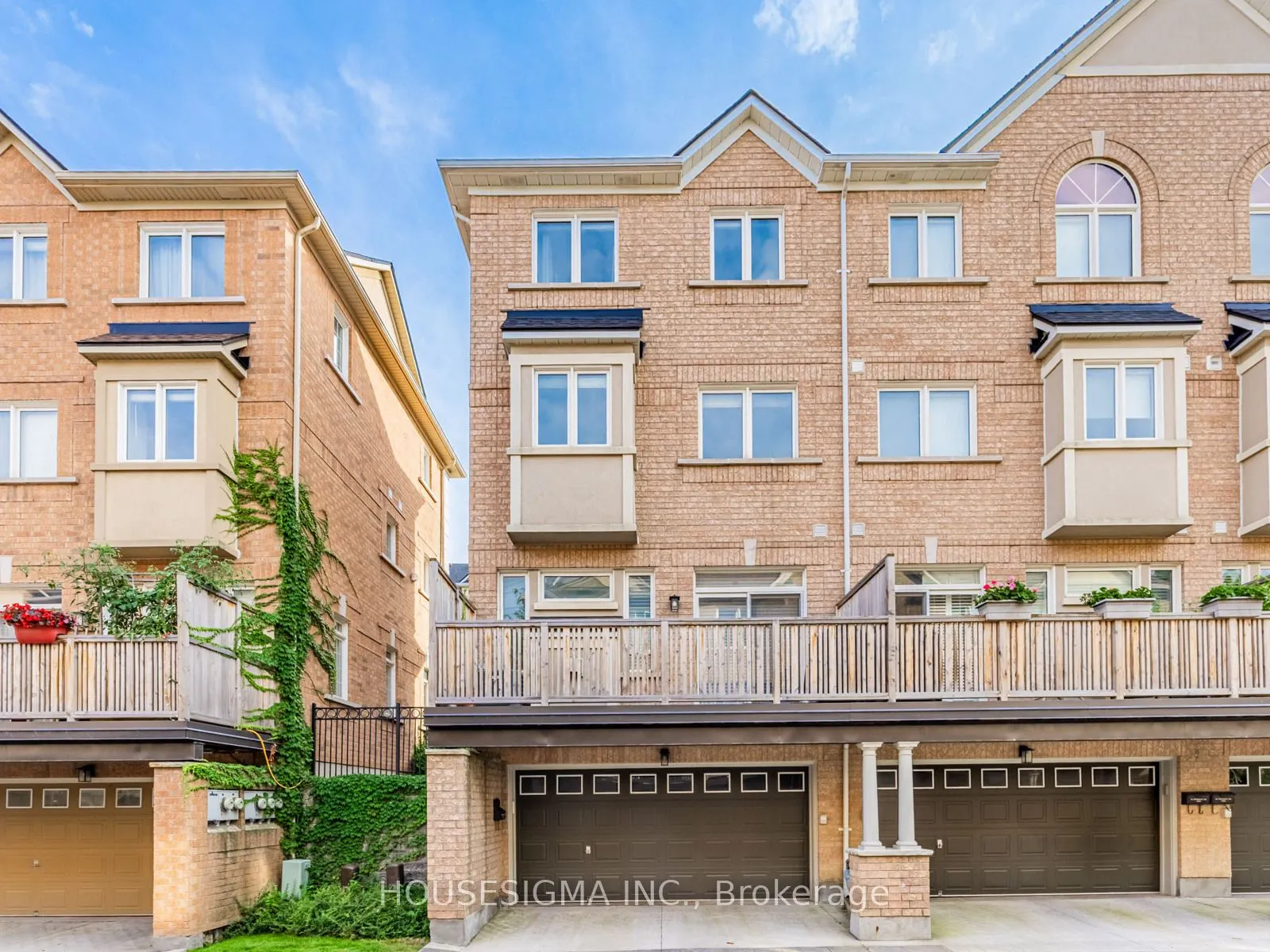 60 Rosewood Avenue, #206