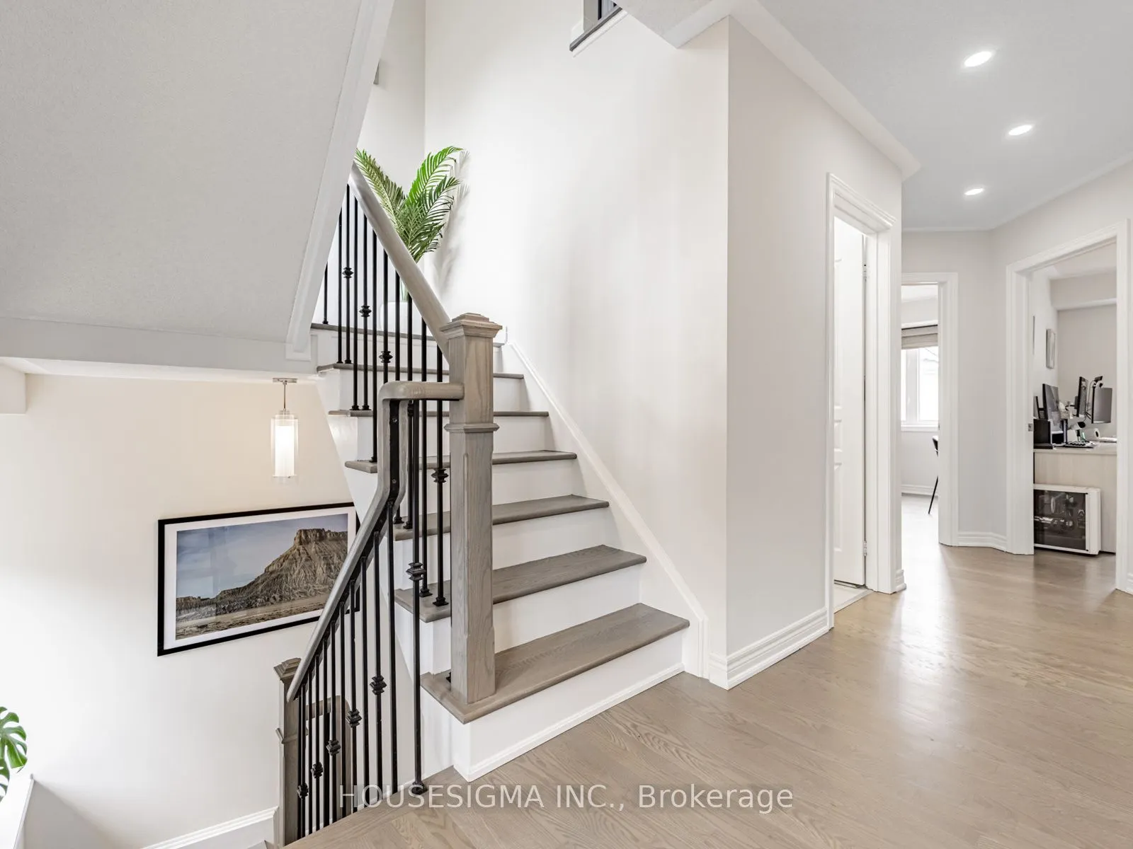 60 Rosewood Avenue, #206