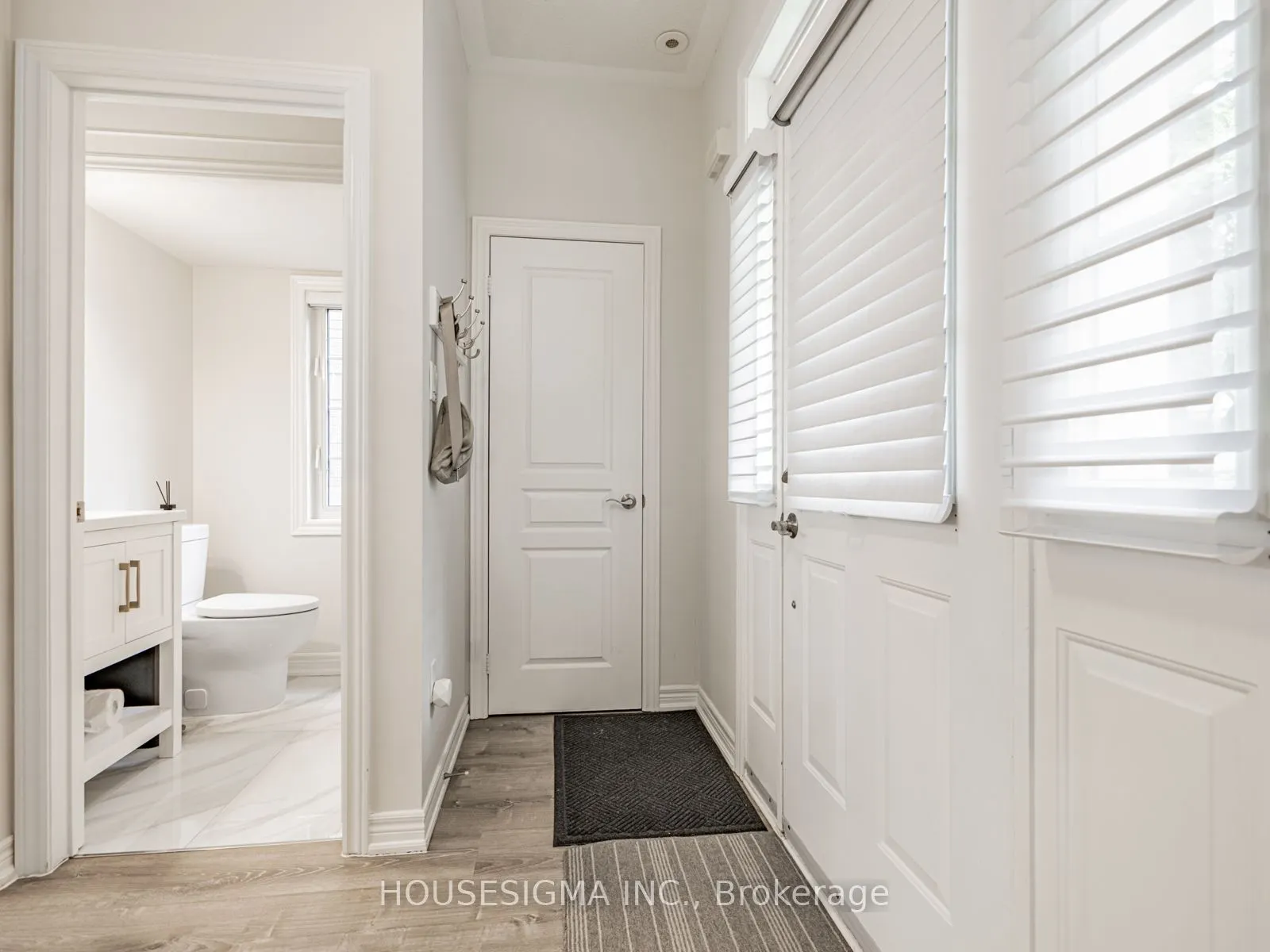 60 Rosewood Avenue, #206