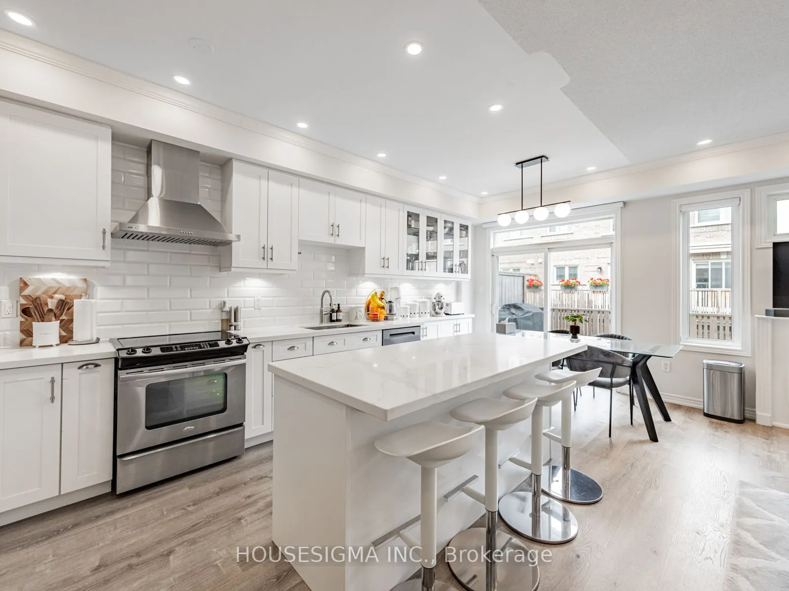 60 Rosewood Avenue, #206