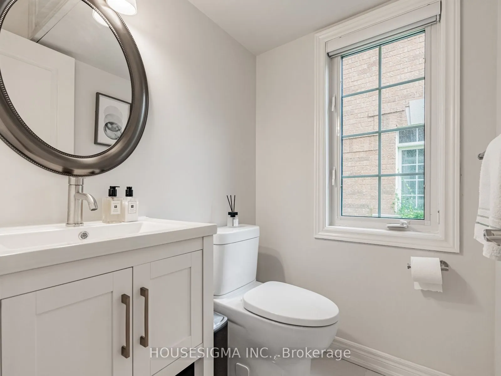 60 Rosewood Avenue, #206