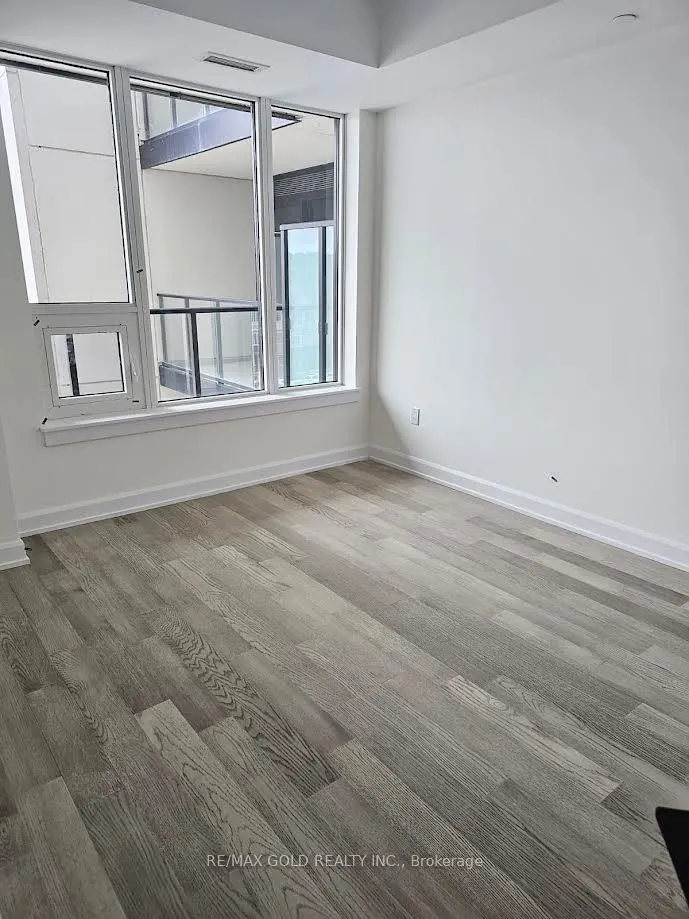 3200 William Colston Avenue, #528