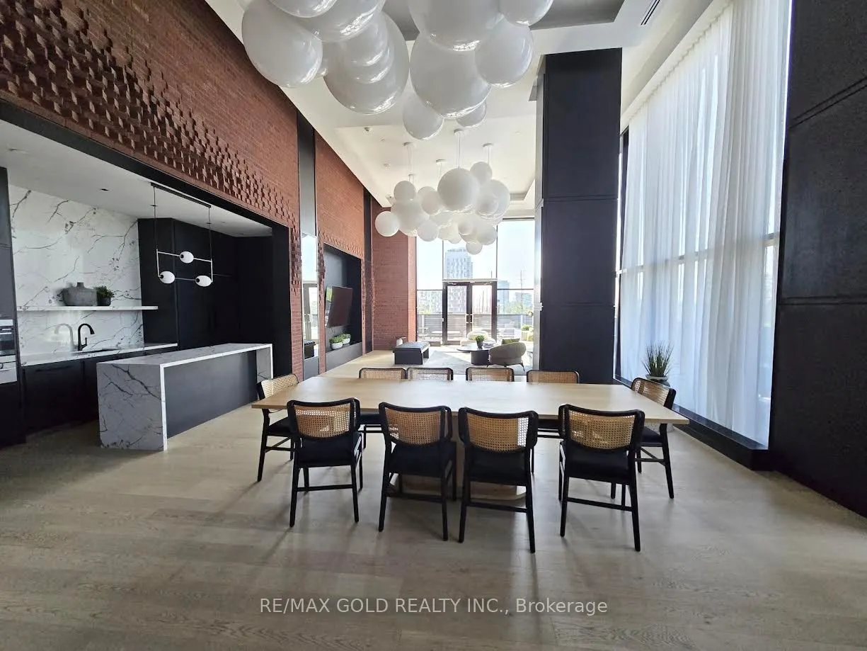 3200 William Colston Avenue, #528