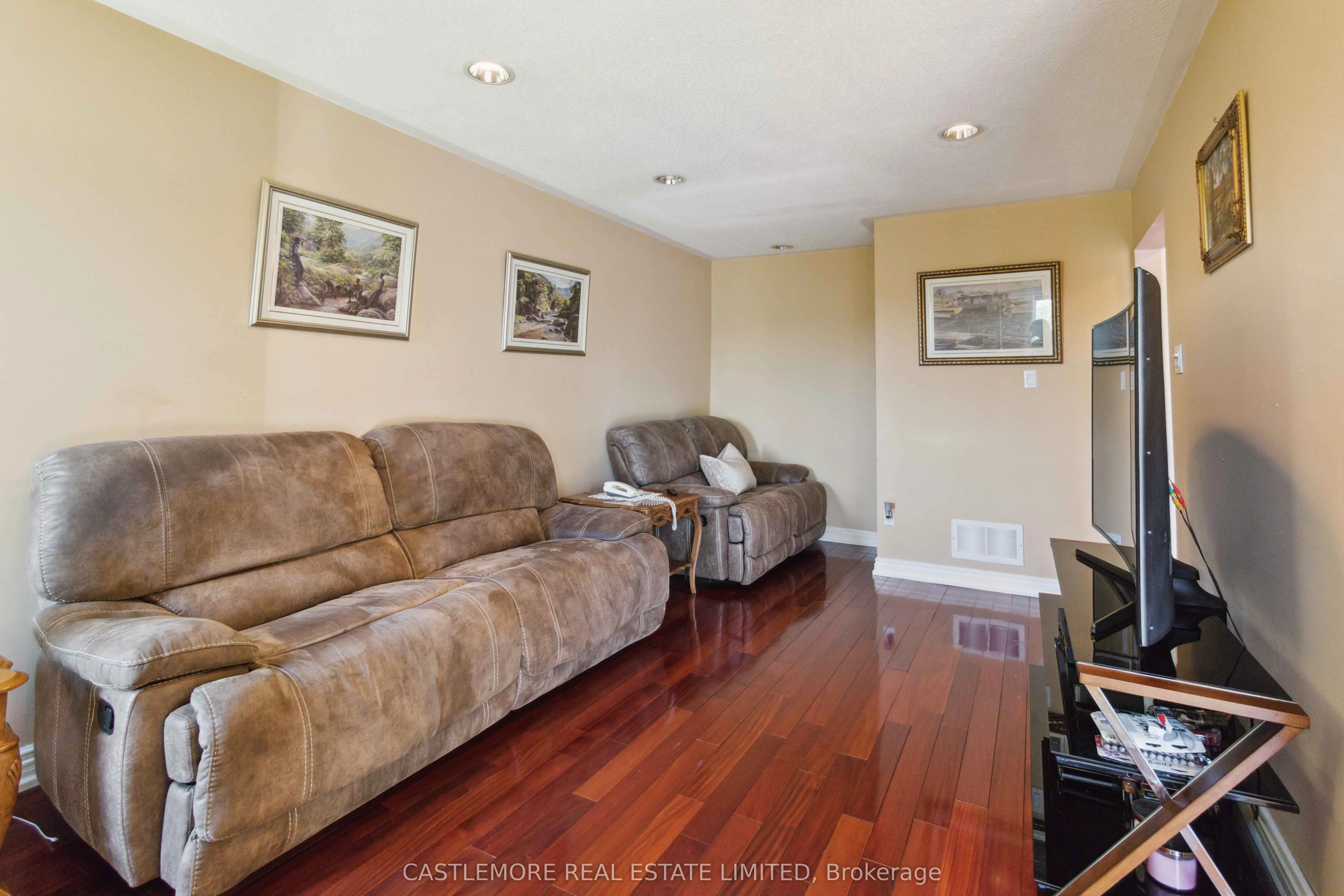 43 Vivian Crescent